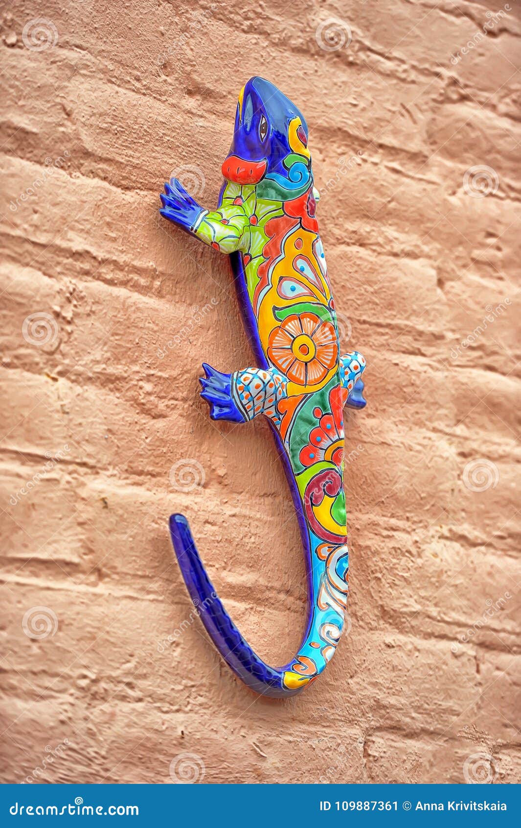 Mexican pottery lizard stock image. Image of decoration 109887361