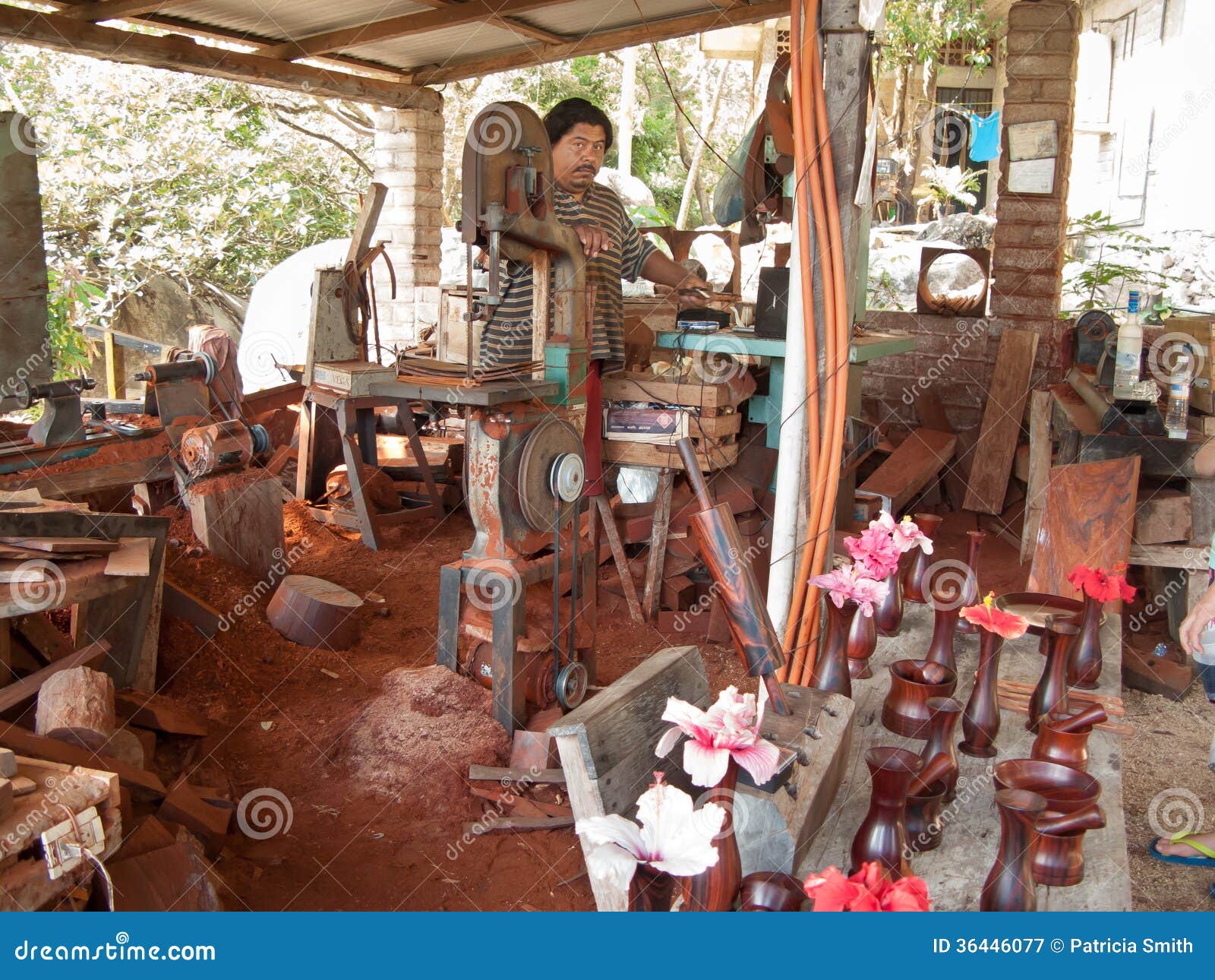 Mexican woodmaker editorial photography. Image of artist 36446077