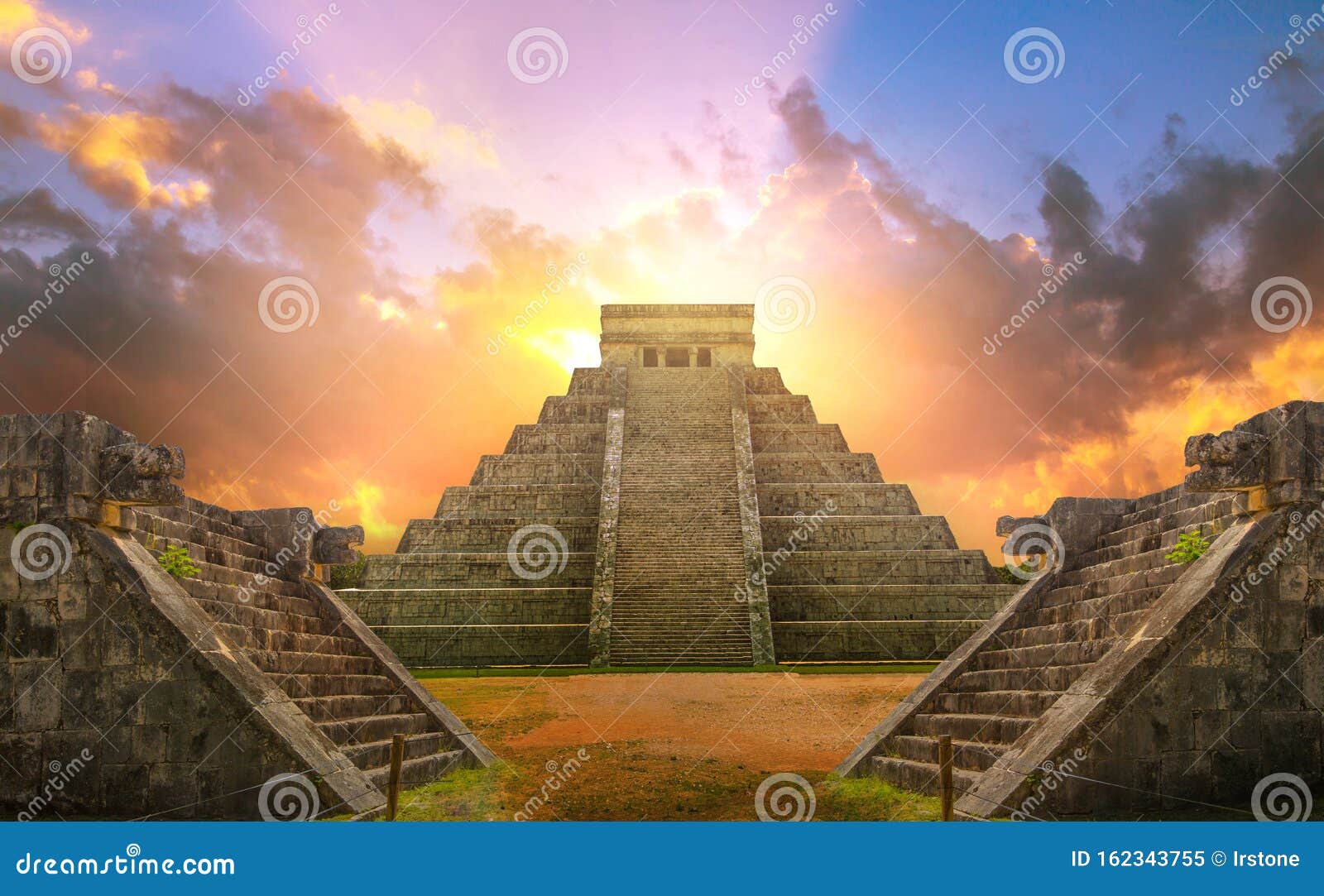 mexico, chichen itzÃÂ¡, yucatÃÂ¡n. mayan pyramid of kukulcan el castillo
