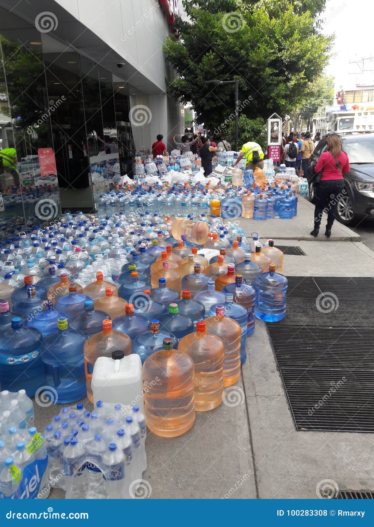 Mexico City Earthquake Today Resource Being Collected Editorial Stock Photo Image Of Earthquake Medellin 100283308