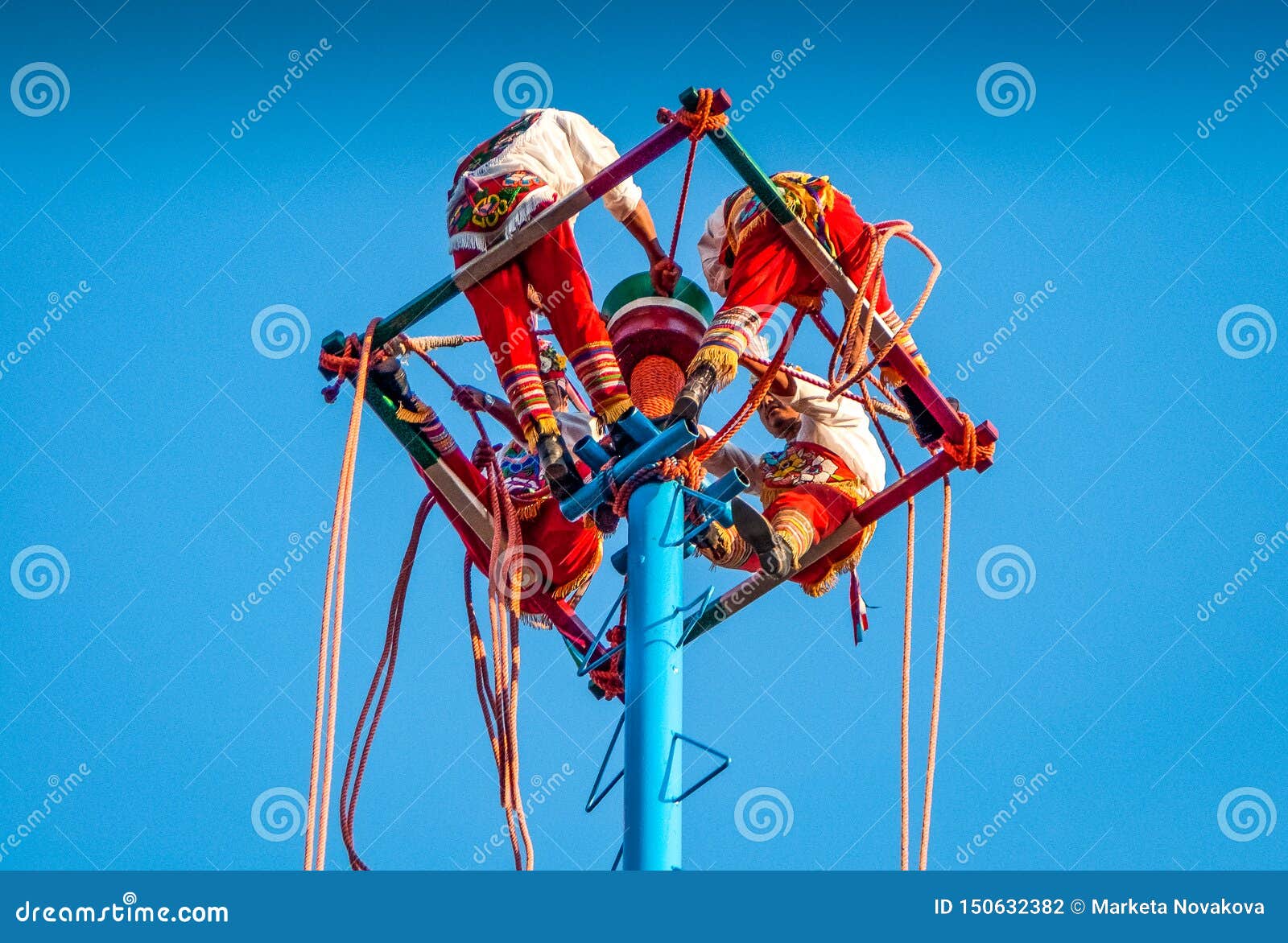 448 Los Voladores De Papantla Stock Photos, High-Res Pictures, and