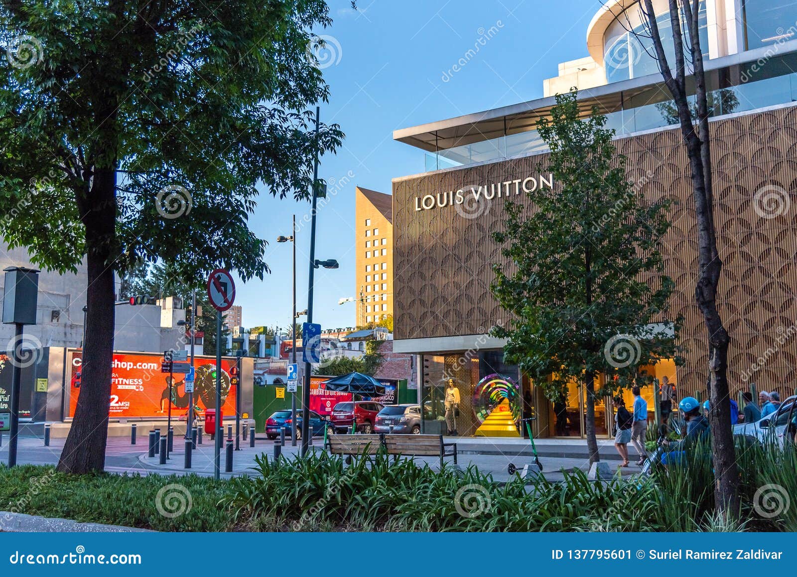 Mexico City - Polanco Street Editorial Photo - Image of blue, stores:  137795601