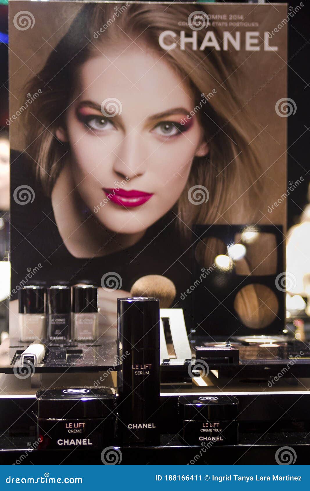 MEXICO CITY - September 9, 2014: Chanel Makeup Class Customized with Some  in-style Magazine Subscribers Editorial Photo - Image of cosmetic,  elegance: 188166411