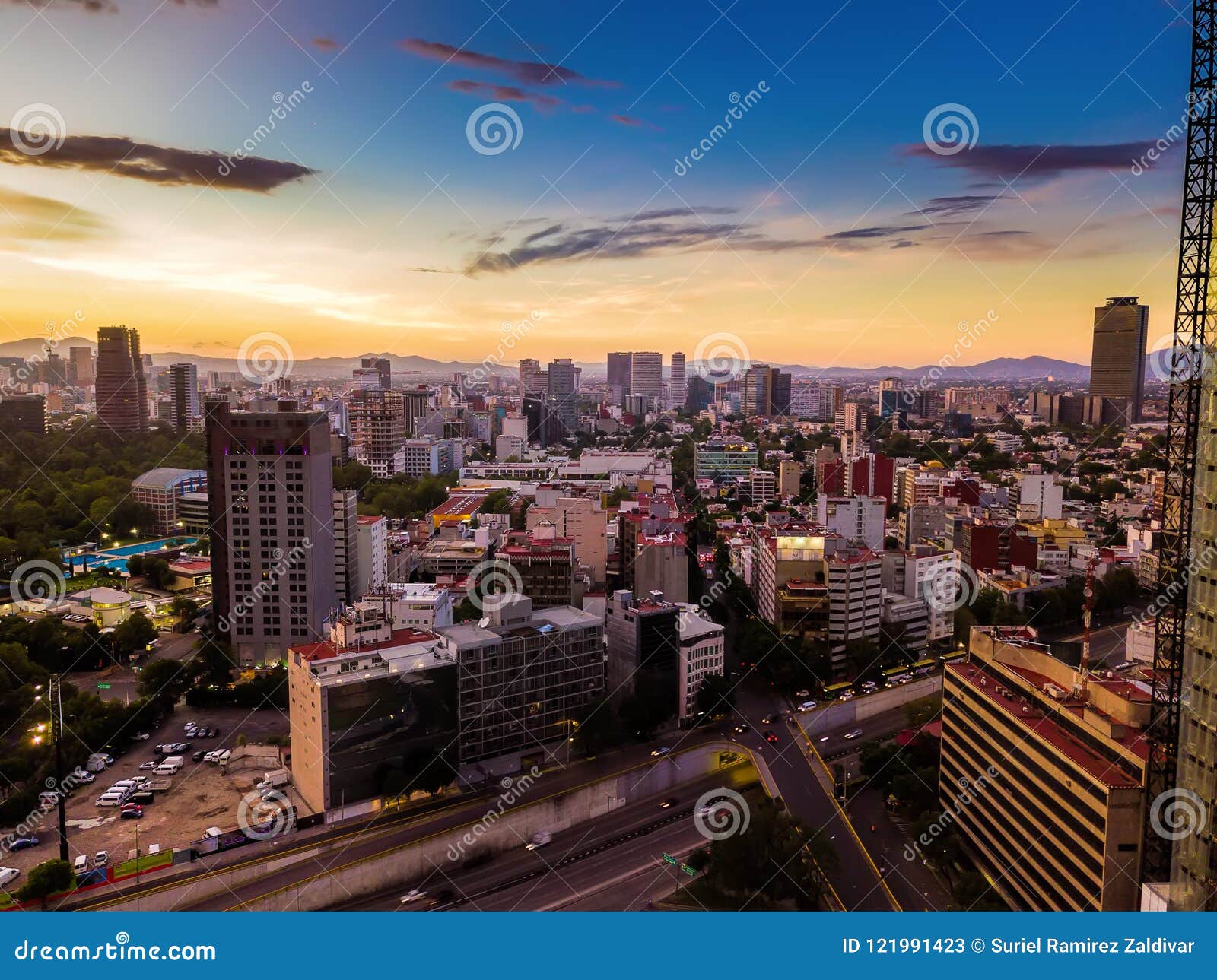 ciudad de mexico - reforma avenue sunset shot