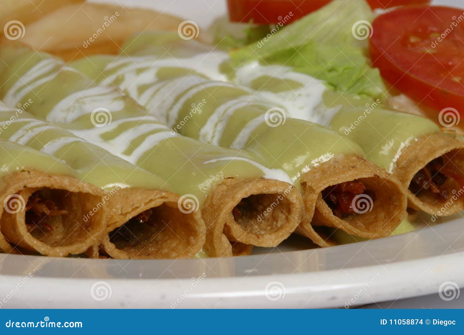 Mexikanische flautas stockfoto. Bild von küche, avocado - 11058874
