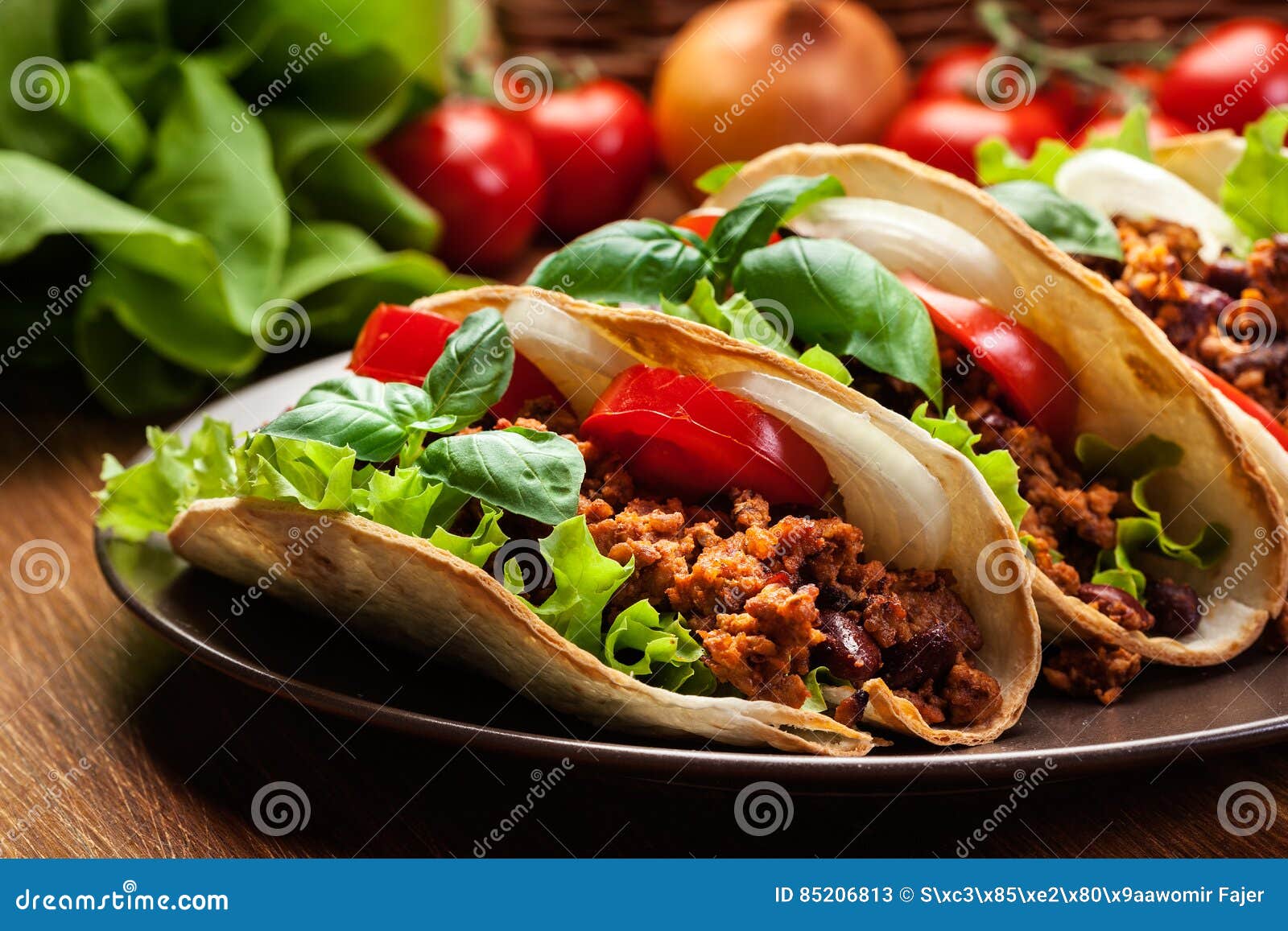 Mexikanische Tacos Mit Hackfleisch, Bohnen Und Gewürzen Stockbild ...