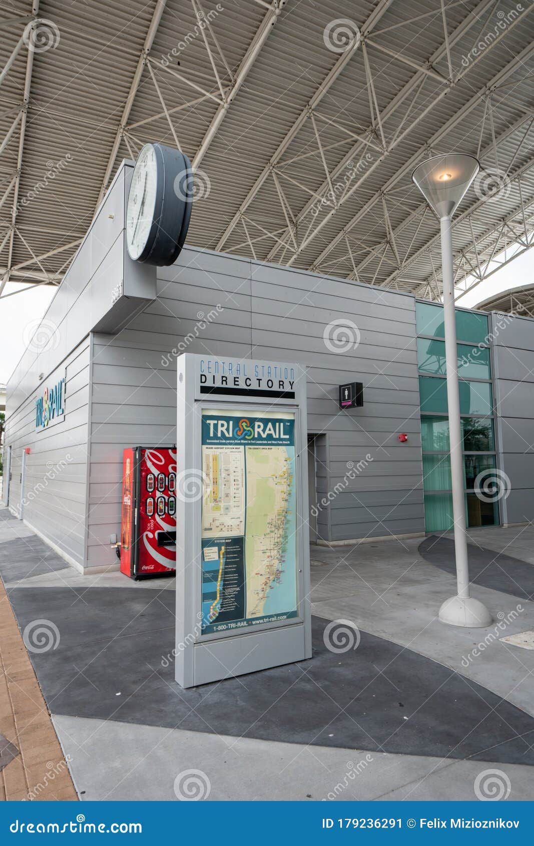 https://thumbs.dreamstime.com/z/miami-amtrak-tri-rail-central-station-route-directory-179236291.jpg