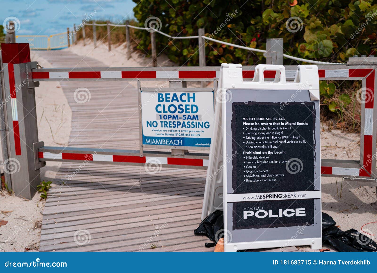 Miami Beach Closed Sign Police Restrictions In Florida Us Covid