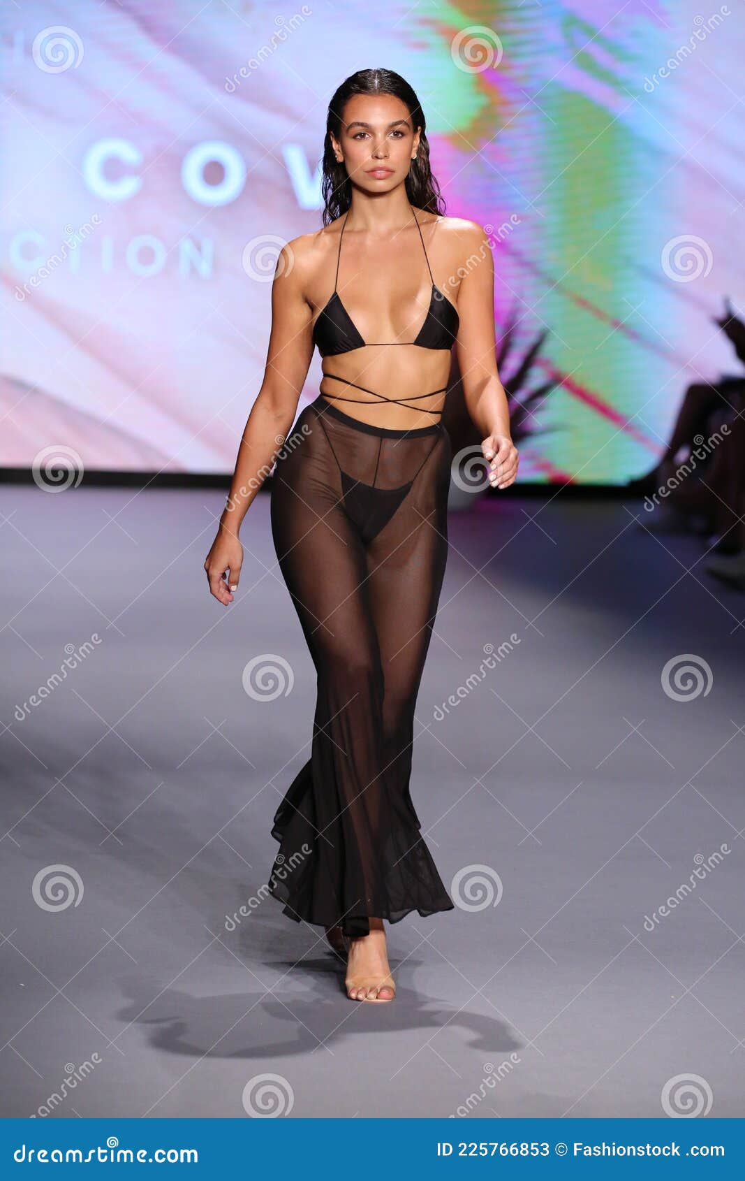 Glæd dig Kritisk Sherlock Holmes A Model Walks the Runway As Oh Polly Launch New Swimwear Brand Neena Swim  Editorial Stock Photo - Image of body, polly: 225766853