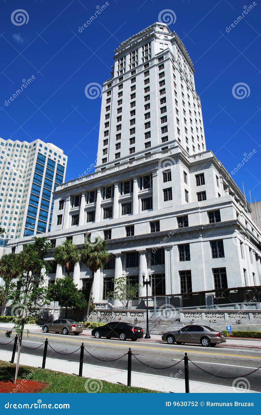 Miami Courthouse stock photo. Image of autos, skyscraper 9630752
