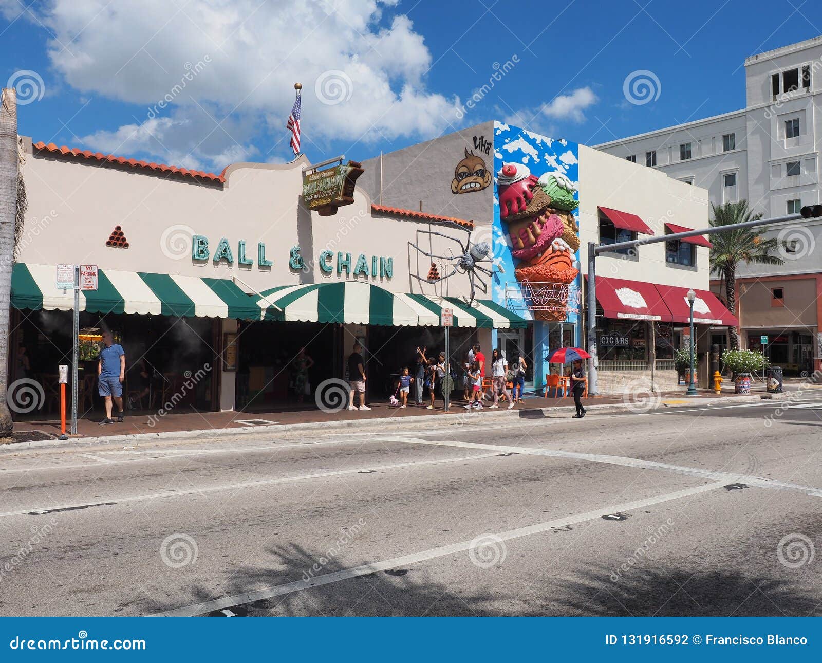 Miami`s Little Havana and Calle Ocho, Florida. Editorial Photography -  Image of city, architecture: 131916592