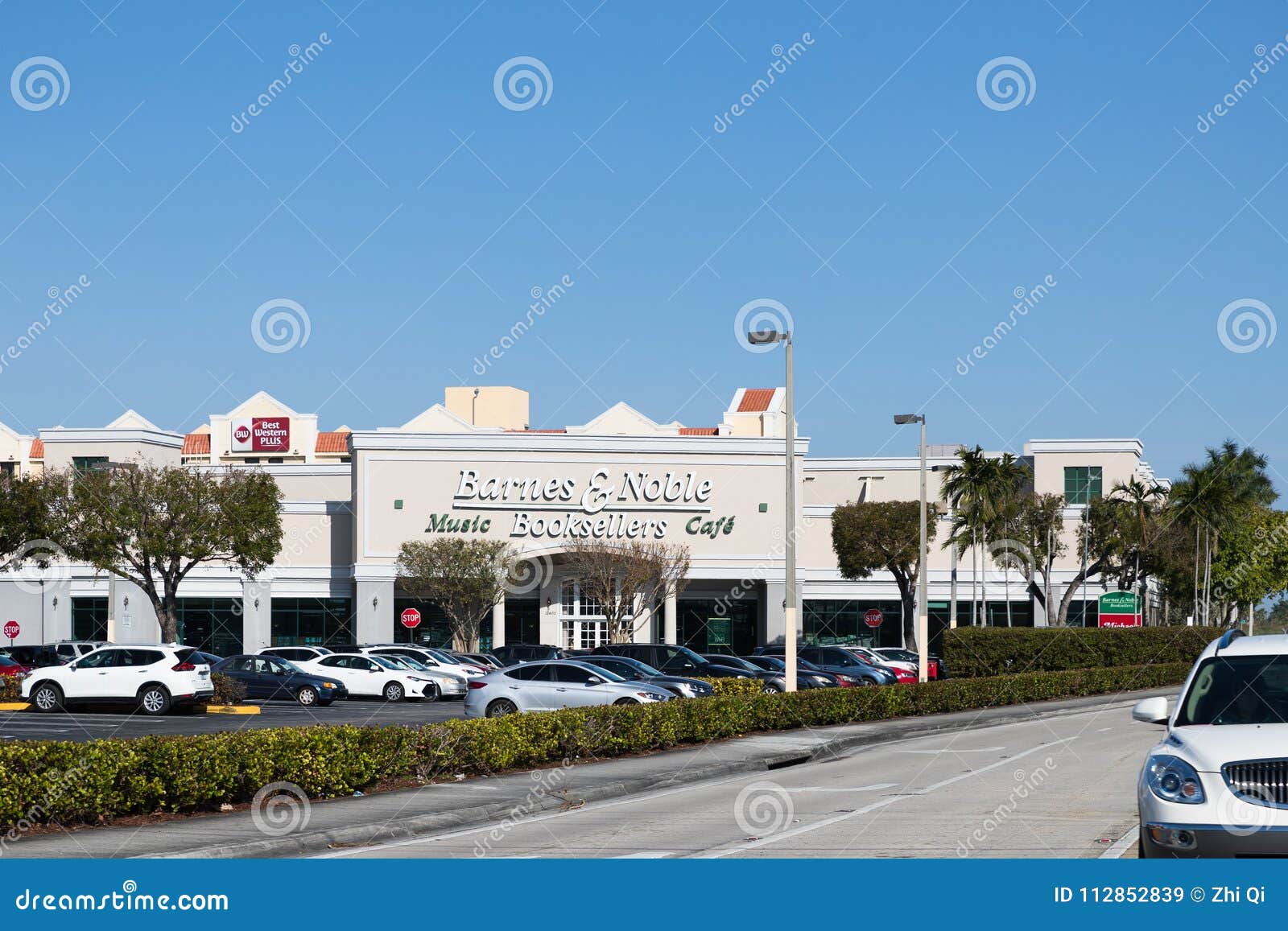 Barnes and Noble store editorial stock image. Image of ...