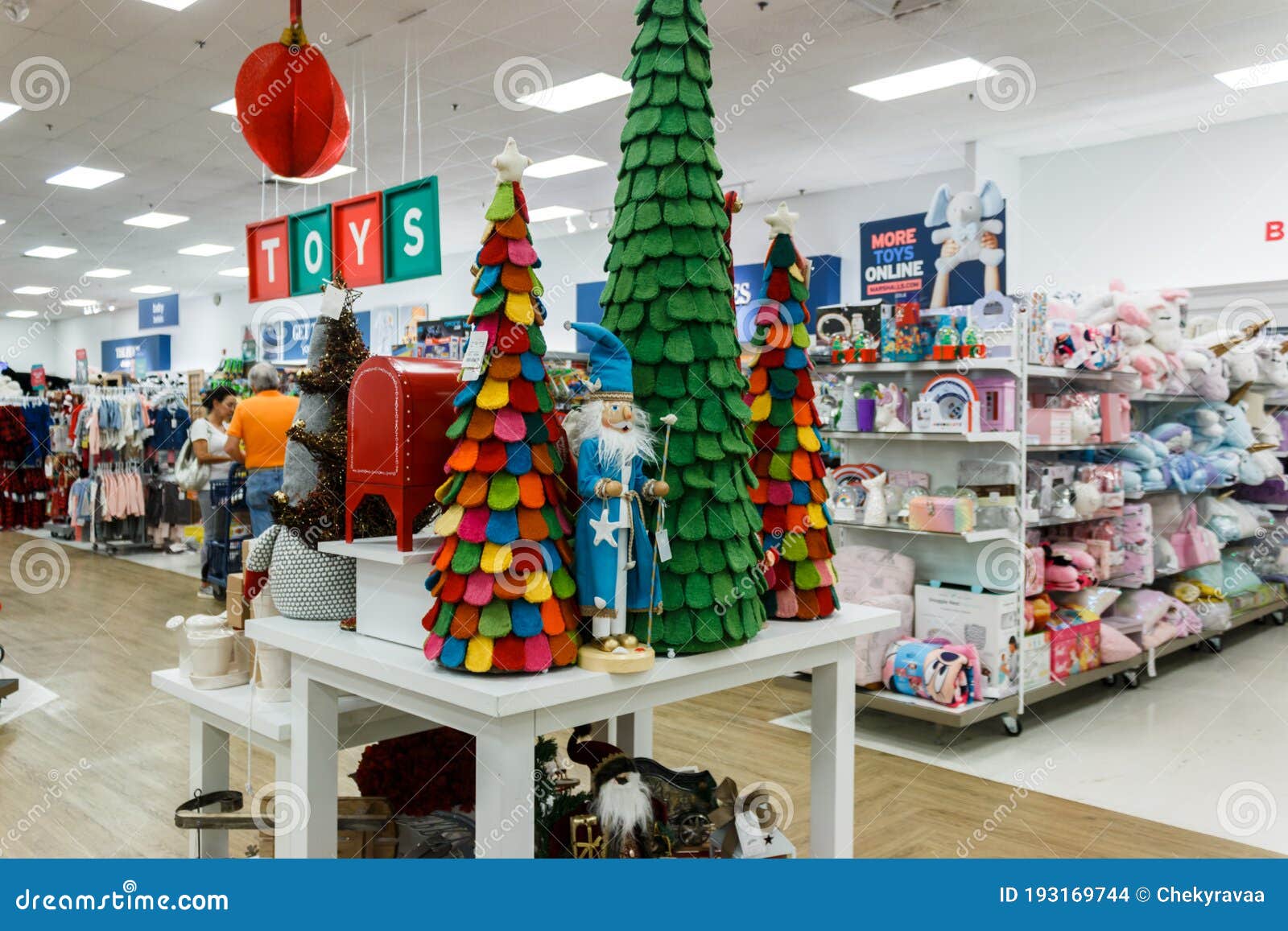 Miami Floridausa 12022019 : Walmart Decorado Para O Natal. Mercadorias Para  Decoração De Ano Novo. Linhas Com Produtos Fotografia Editorial - Imagem de  decorado, alimento: 193169757