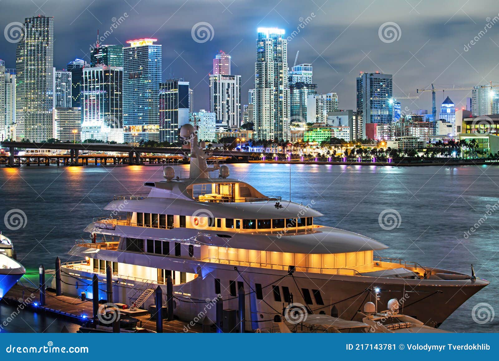 miami boat tour at night