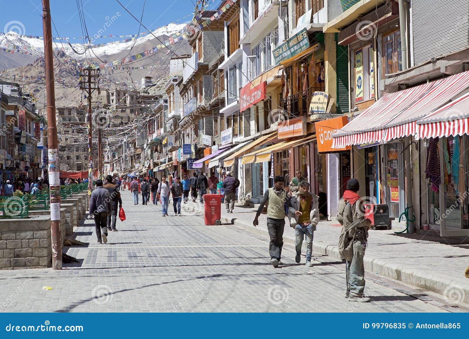 Miastowa ulica w Leh, India Leh był kapitałem Himalajski królestwo Leh okręg w północnym indyjskim stanie Jammu i Kaszmir Ladakh, teraz,