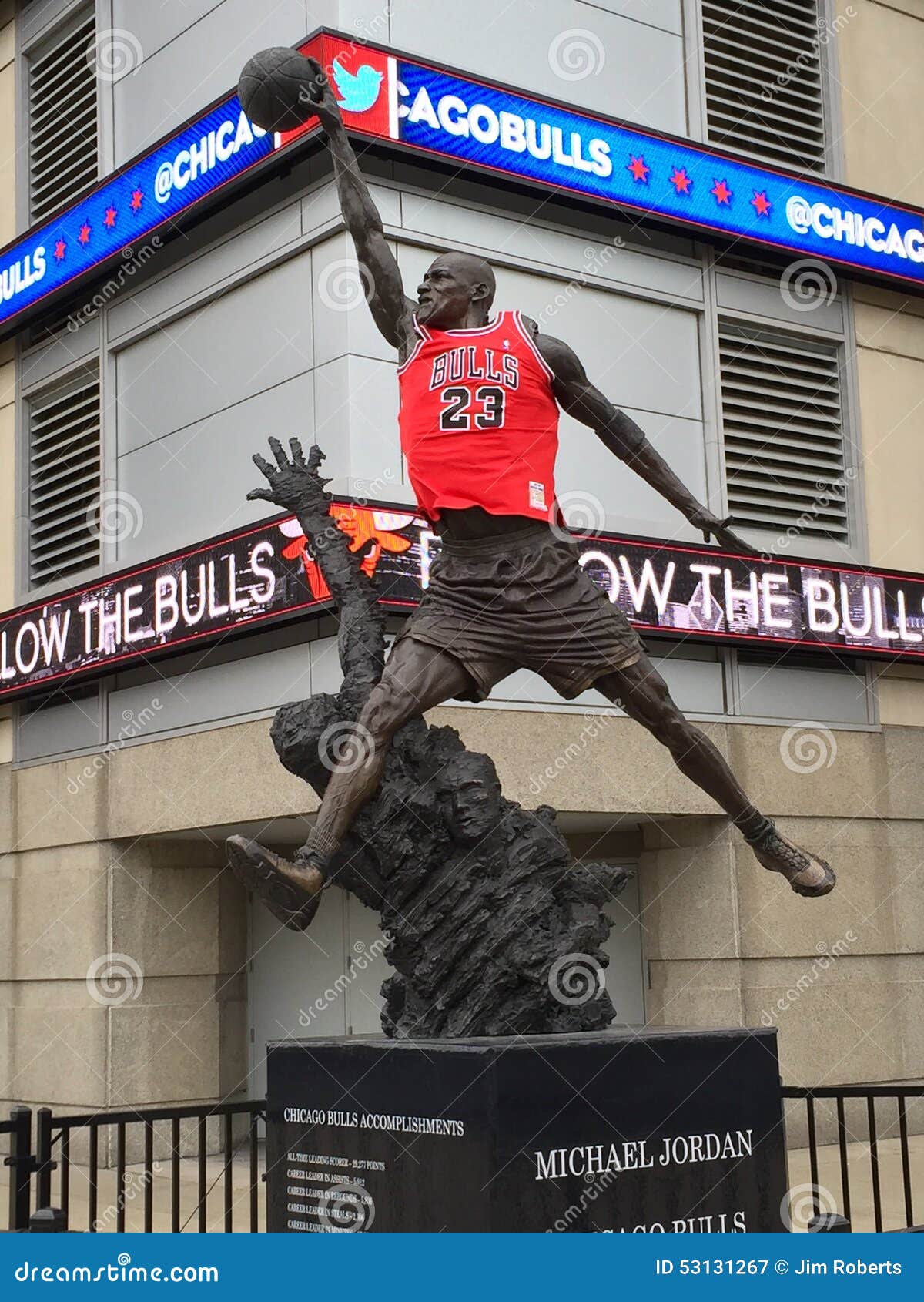 michael jordan statue