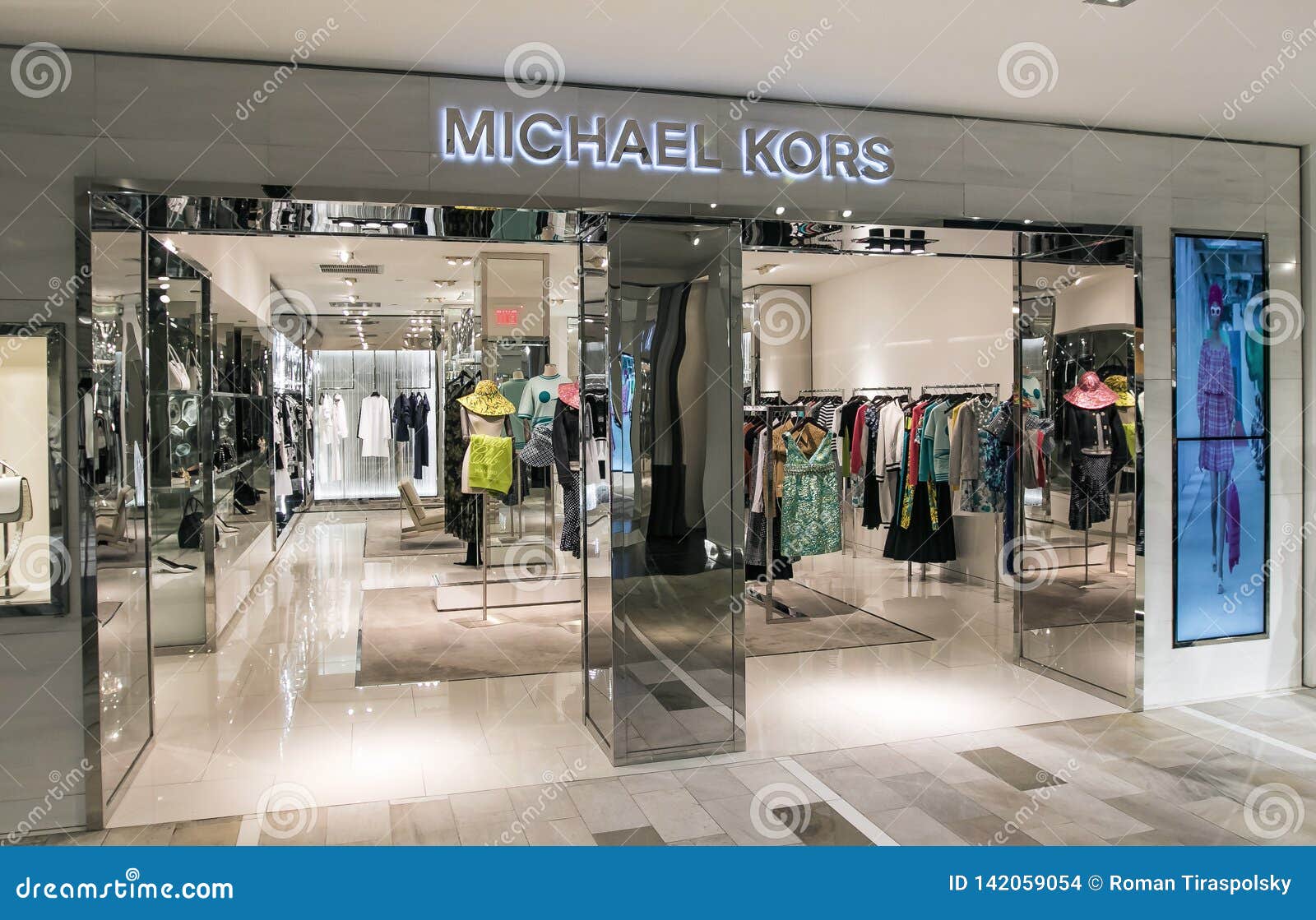 michael kors clothing store