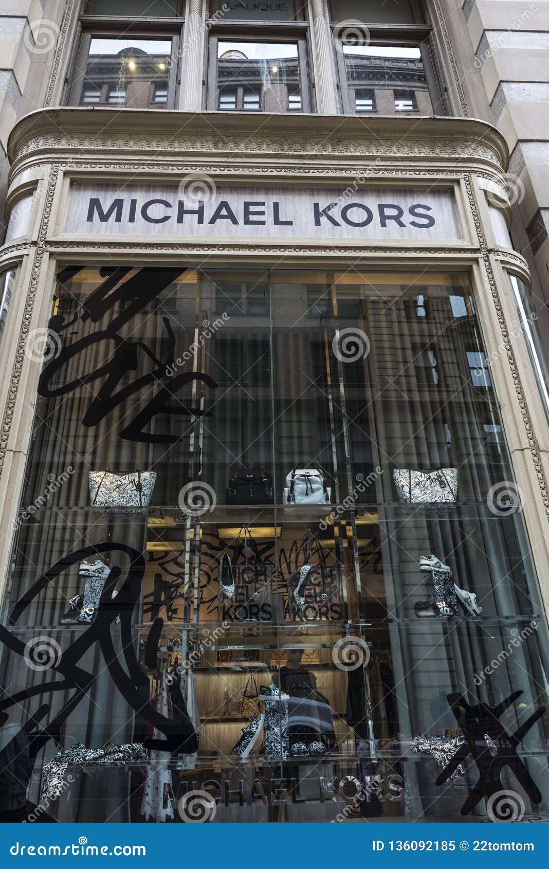 Top 10 Shopping Spots On The 5th Avenue, michaels nova york 