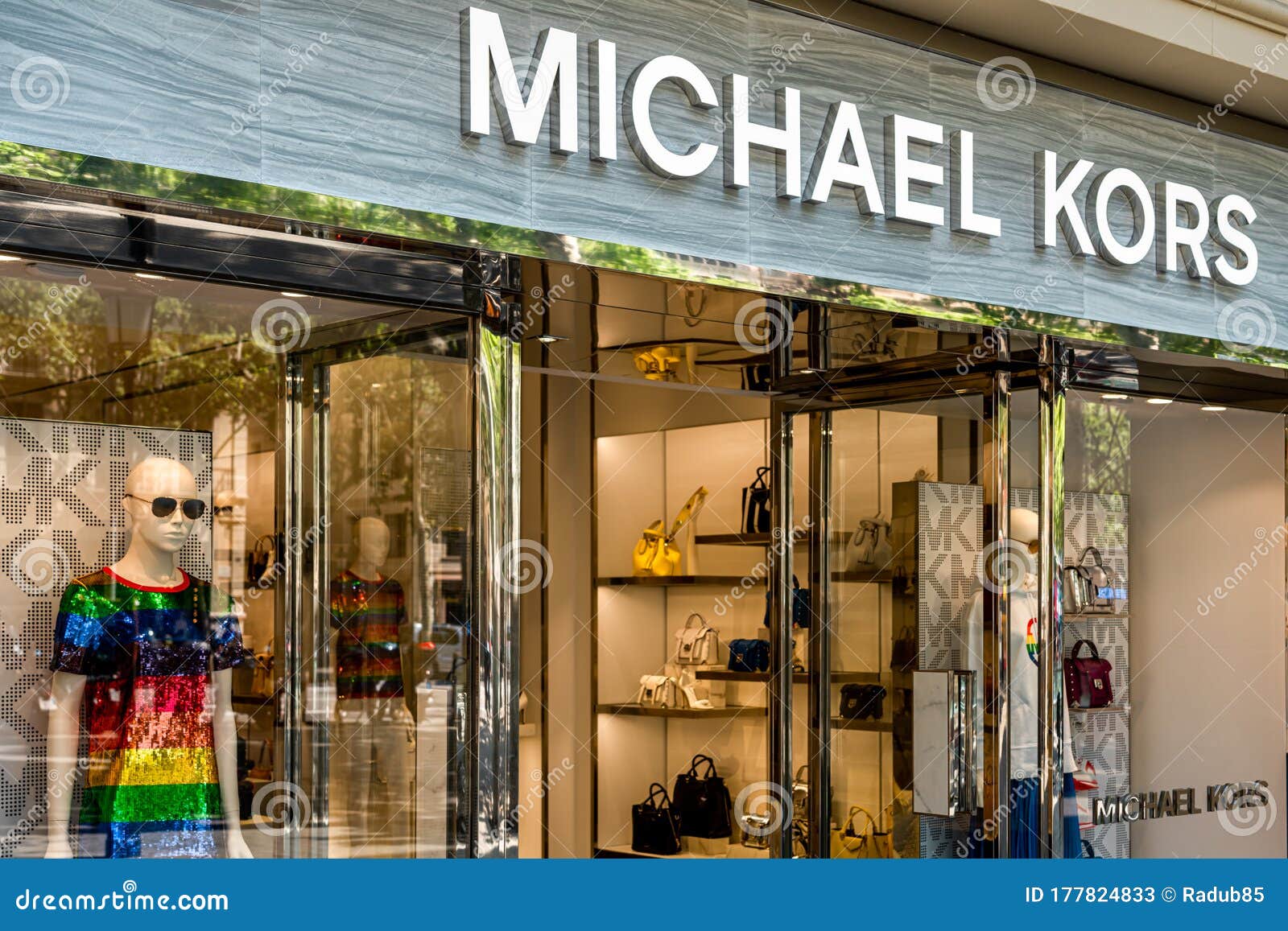 uddrag Aktiv søskende Michael Kors Store Ready for the Annual Gay Parade. Editorial Stock Photo -  Image of accessories, elegance: 177824833