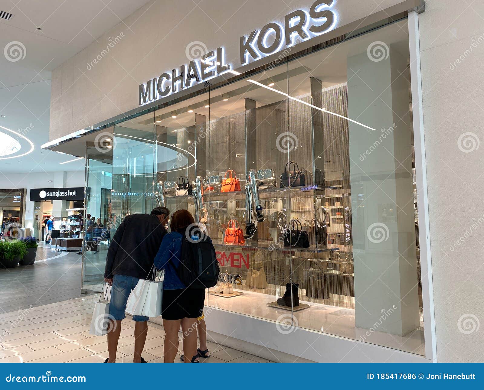 The Michael Kors Storefront at the MIllenia Mall in Orlando, Florida  Editorial Photo - Image of retail, classic: 185417686