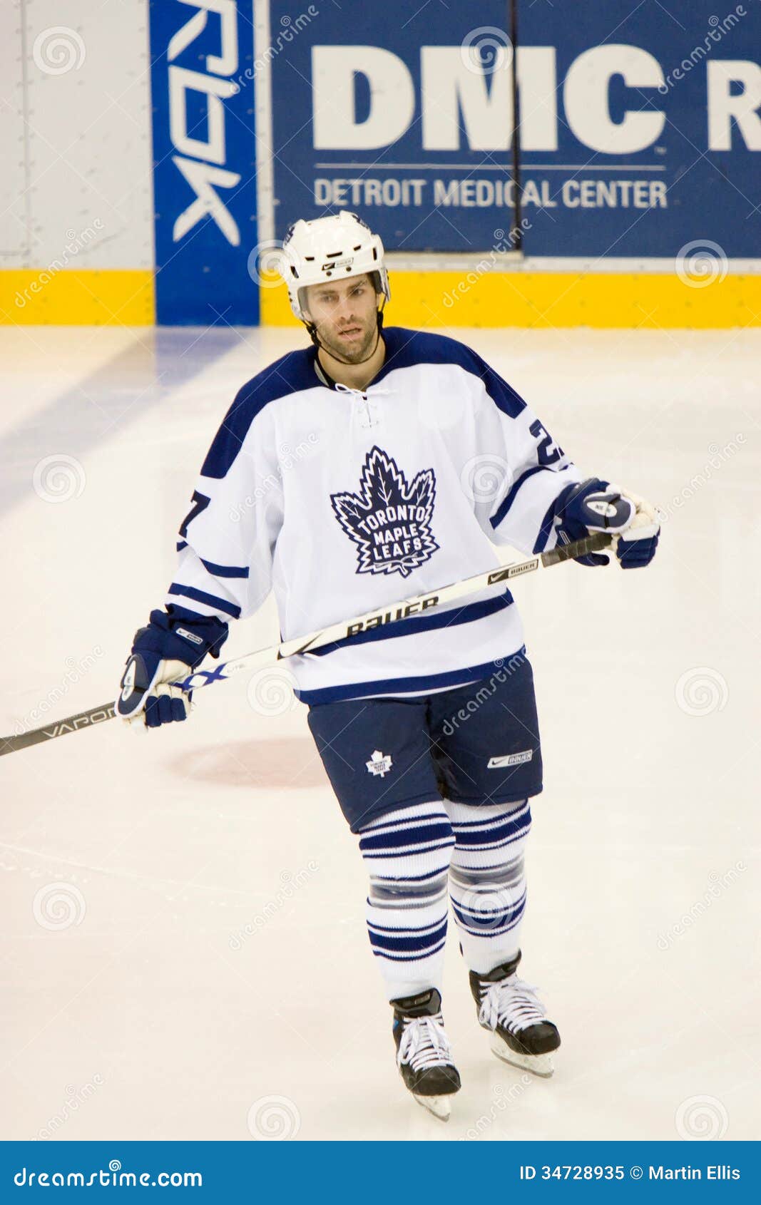 Michael Peca of the Toronto Maple Leafs skates against the Detroit News  Photo - Getty Images