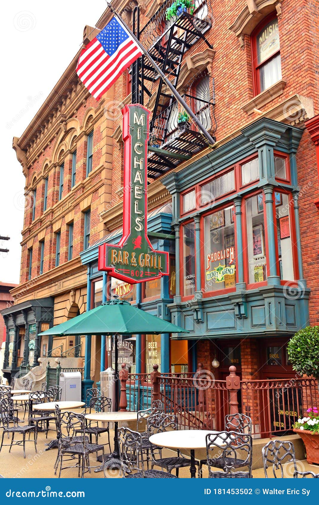 Michael's bar and grill online