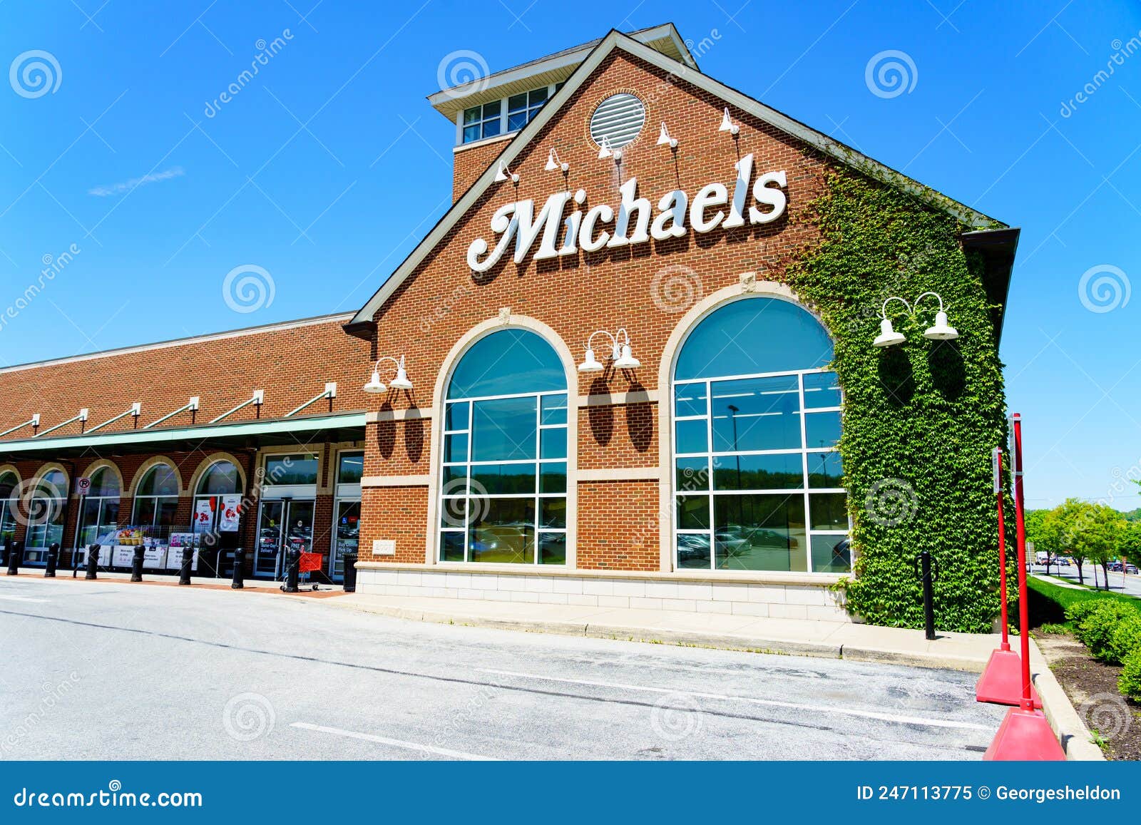 30+ Michaels Craft Shop Stock Photos, Pictures & Royalty-Free