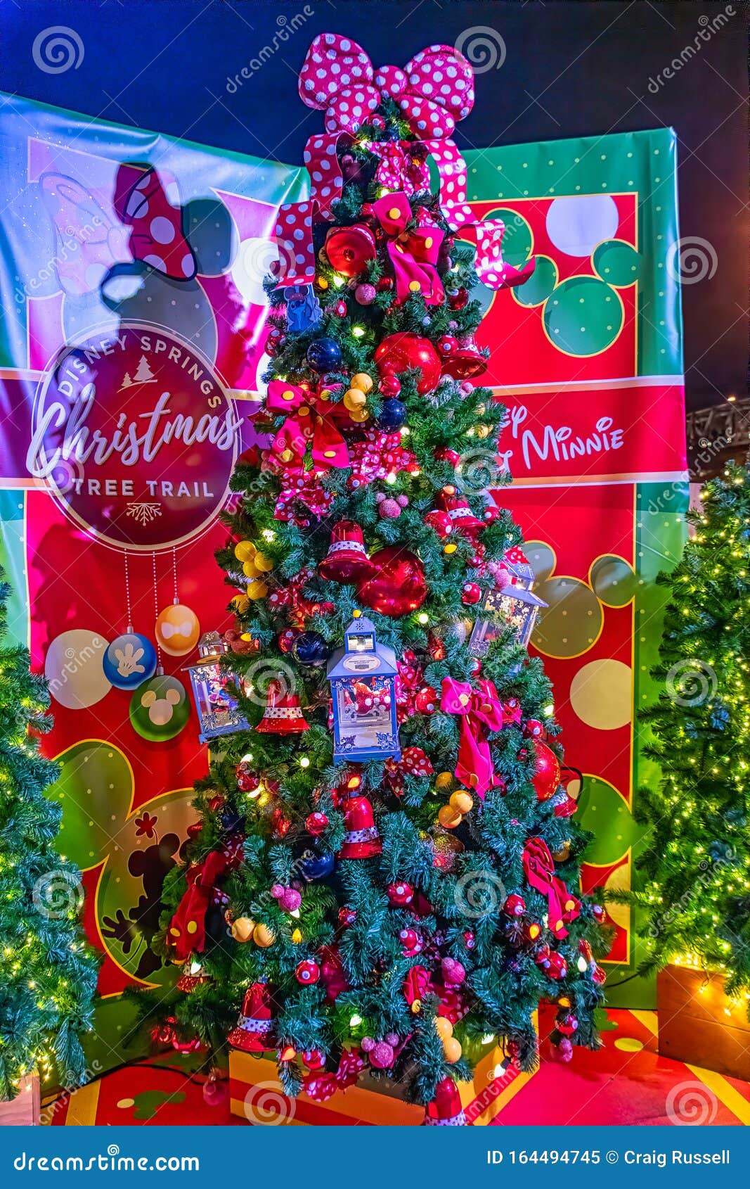 Mickey E Minnie Temem árvore De Natal Imagem Editorial - Imagem de molas,  reino: 164494745