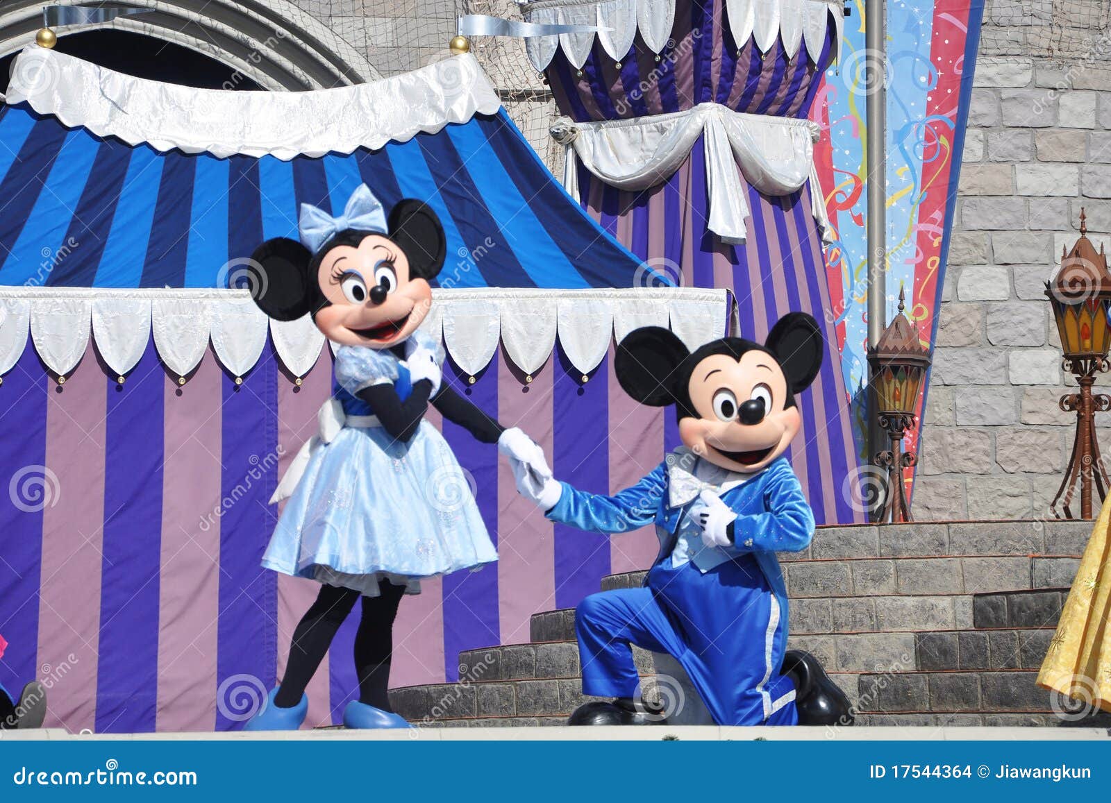 Mickey and Minnie Mouse in Disney World Editorial Stock Image ...
