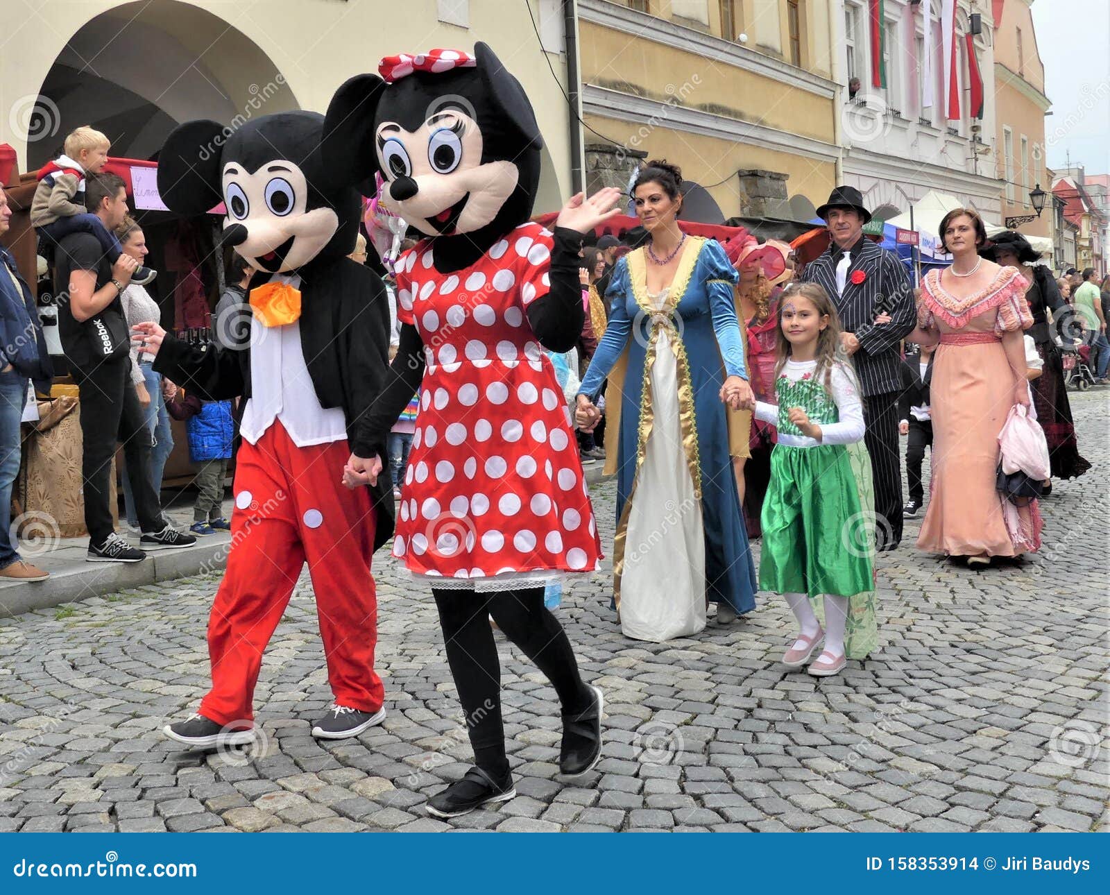 Mickey Mouse Costumes Work at a Parade Editorial Stock - Image of wearing, clowns: 158353914