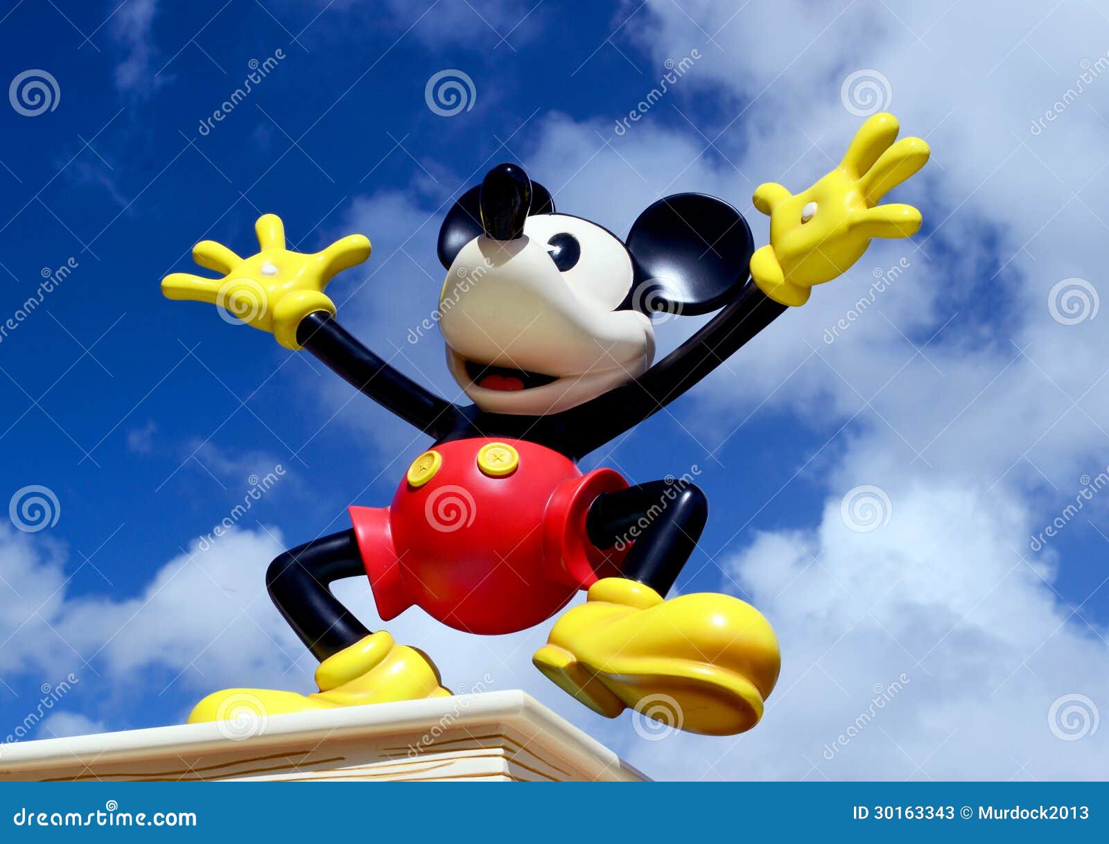 miel almohada Frente Figura De Mickey Mouse Disney Foto de archivo editorial - Imagen de  muchacho, mundo: 30163343
