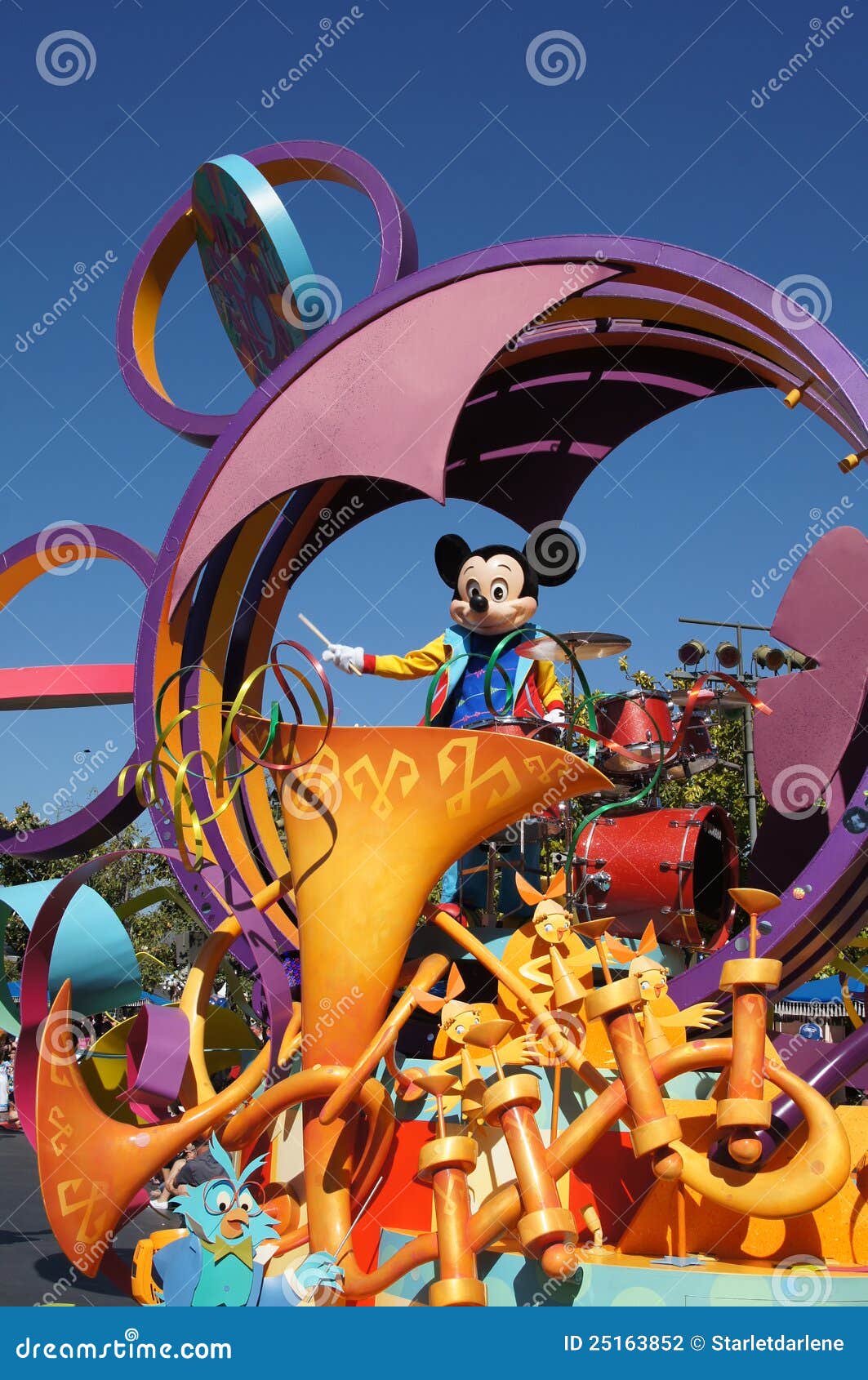 Mickey Mouse at Disneyland editorial photography. Image of cartoon