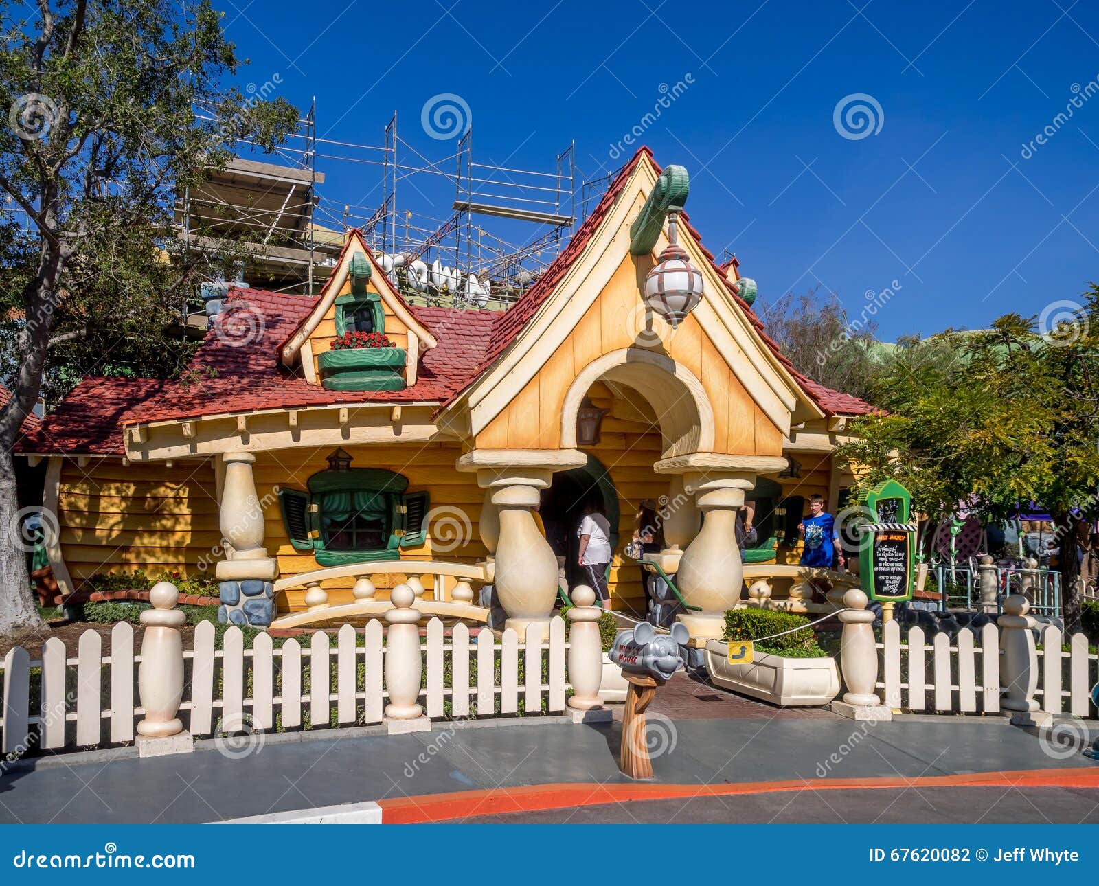 Mouse-huis in Toontown, Disneyland Redactionele Fotografie Image of disneyland, mickey: 67620082