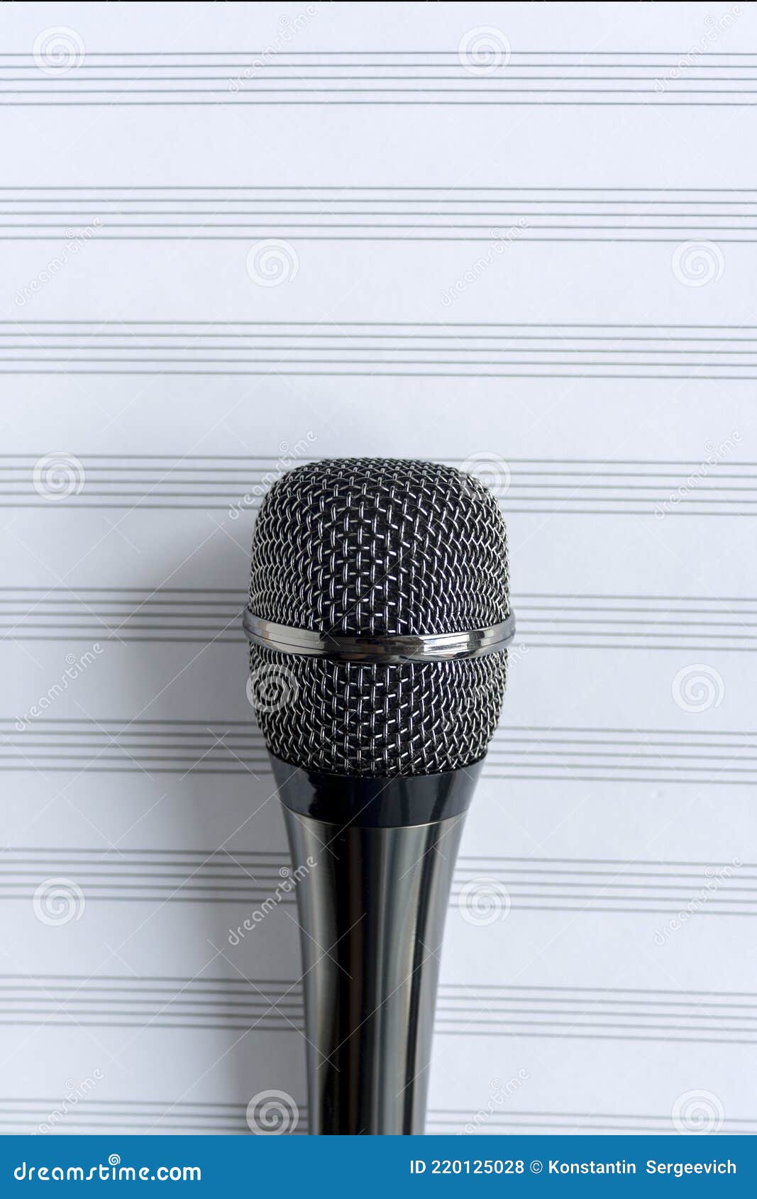 Cooperativa Vaticinador Infantil Micro Close Up Vista Superior Cantar Vocal Foto de archivo - Imagen de  papel, libro: 220125028