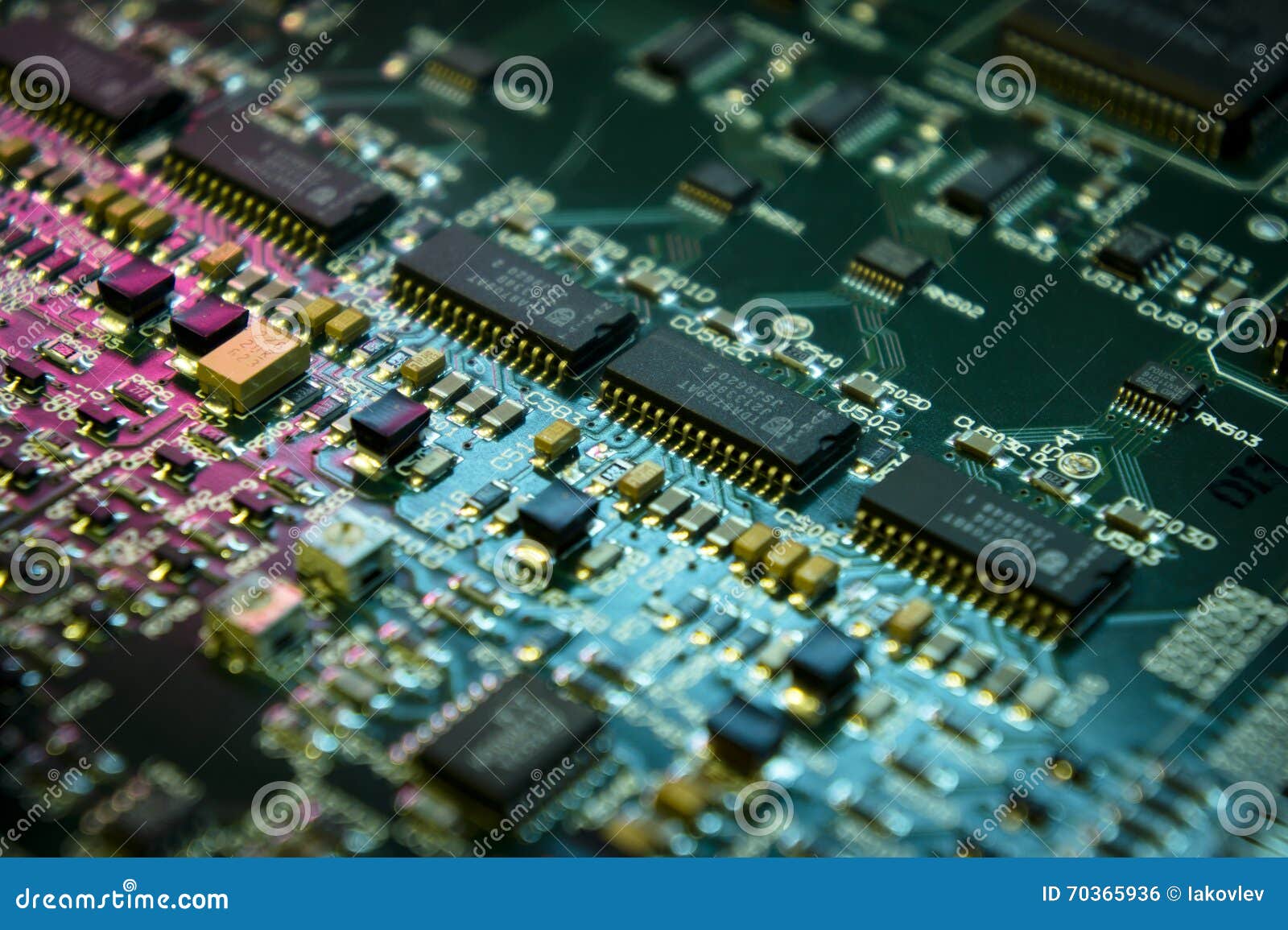Покажи микросхему. Плата с микропроцессором и цифровым дисплеем. Макросъемка микросхем. Всякие микросхема. Микросхема фото.