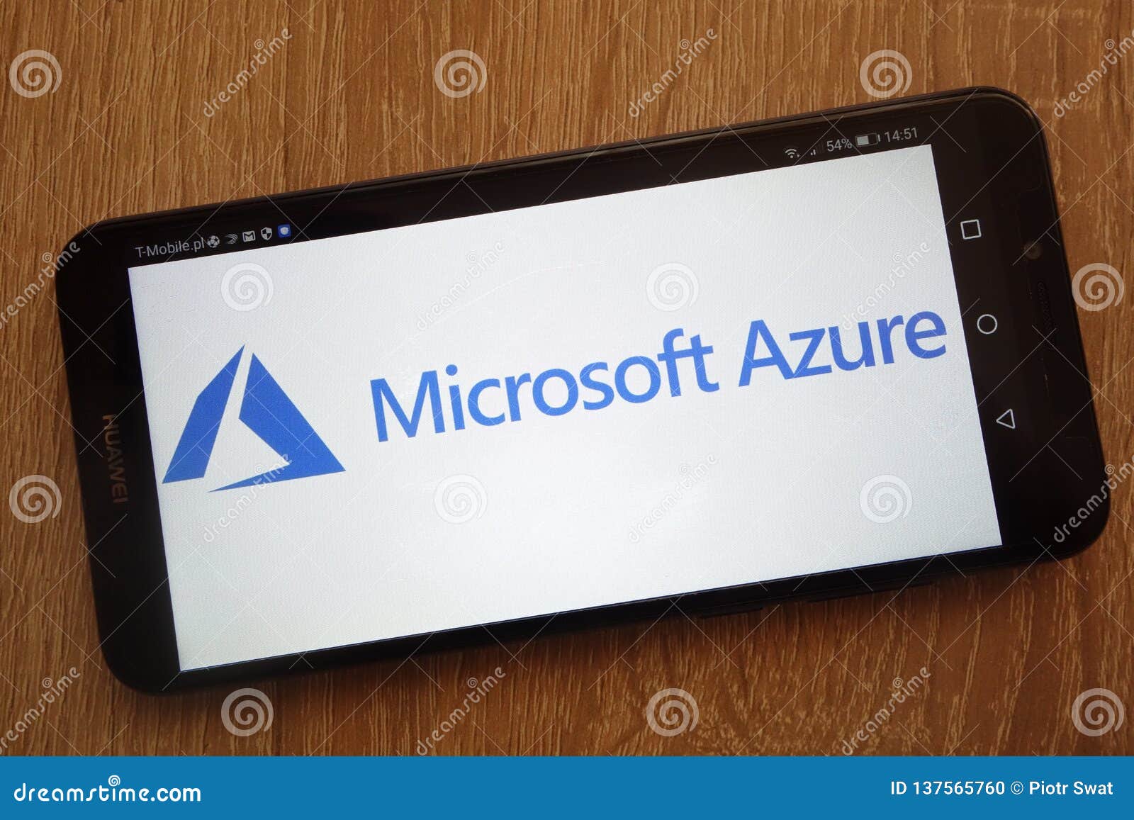Microsoft Azurelogo som visas på en modern smartphone. KONSKIE POLEN - SEPTEMBER 01, 2018: Microsoft Azurelogo som visas på a 

modern smartphone