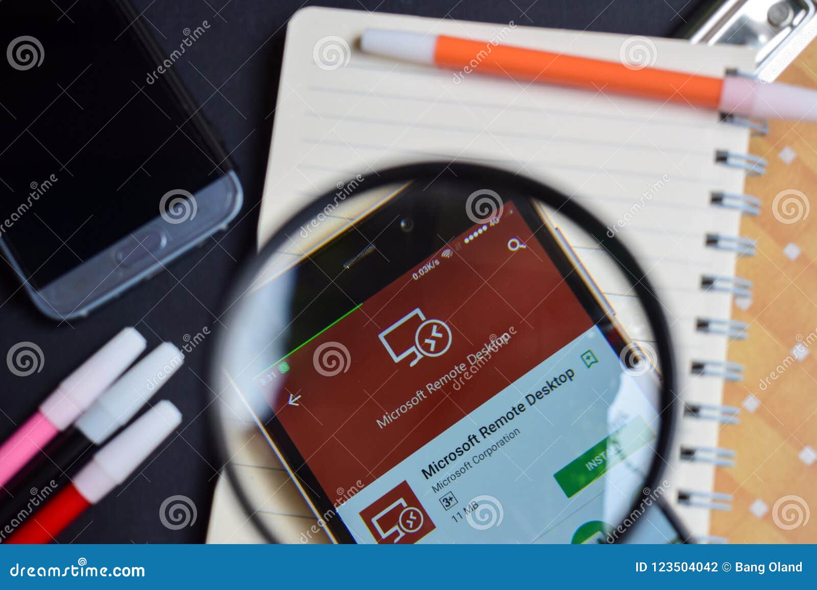 Microsoft remote desktop beta app with magnifying on smartphone screen