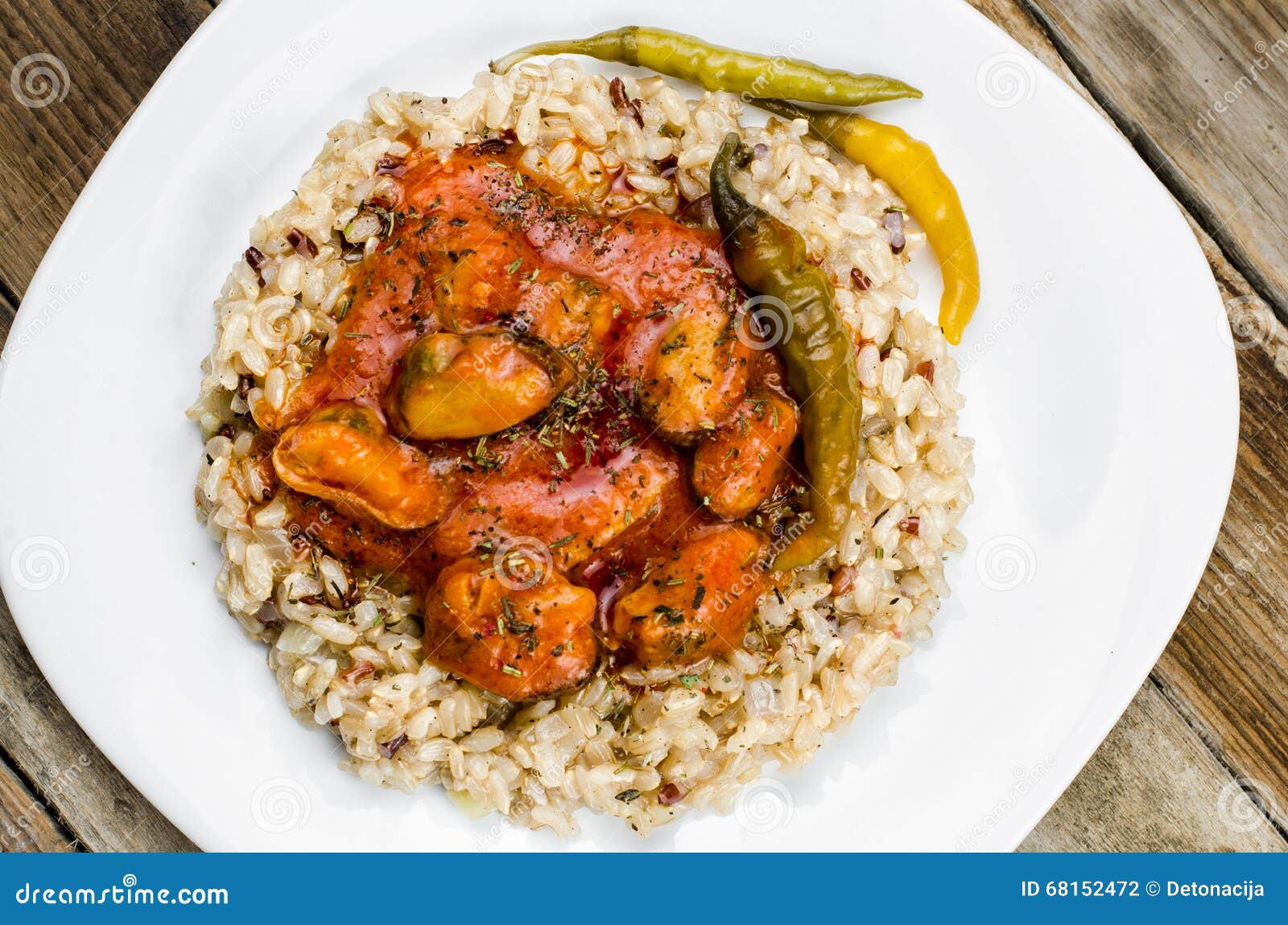 Miesmuscheln Mit Reis-Pilaf Stockfoto - Bild von zwiebel, glas: 68152472