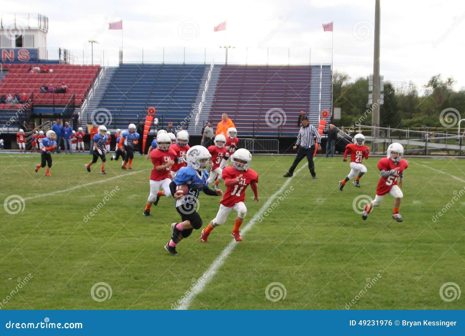 126 Football Player Breaking Stock Photos Free & RoyaltyFree Stock