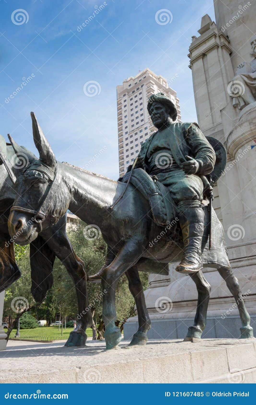 Miguel Cervantes Monument Don Quijote Und Sancho Panza Madrid Redaktionelles Bild Bild Von Europa Statue