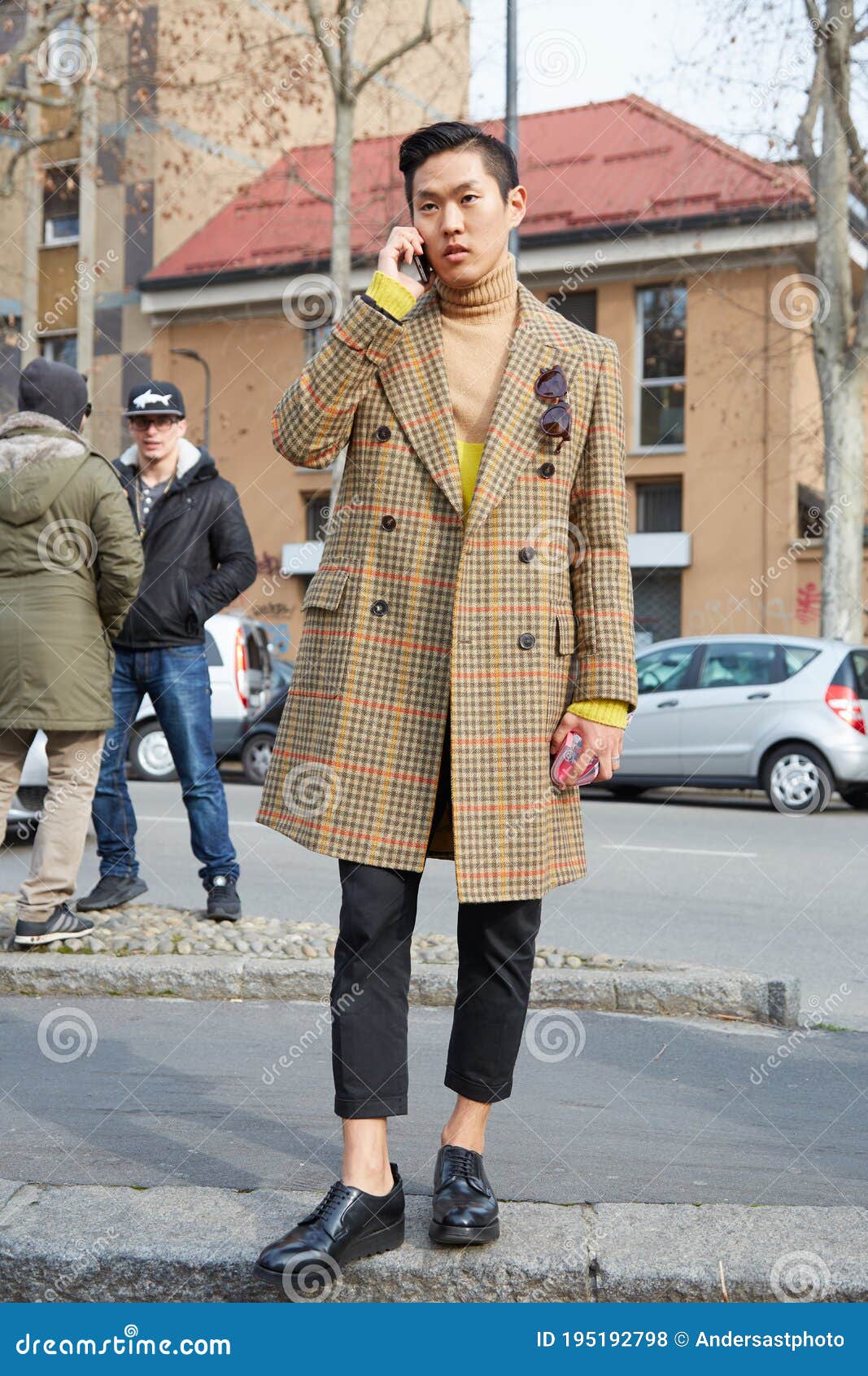 Man for Photographers before Gucci Fashion Show, Milan Fashion Week Day 1 Street Style on February 24, Editorial Stock Photo - Image of colorful, yellow: 195192798