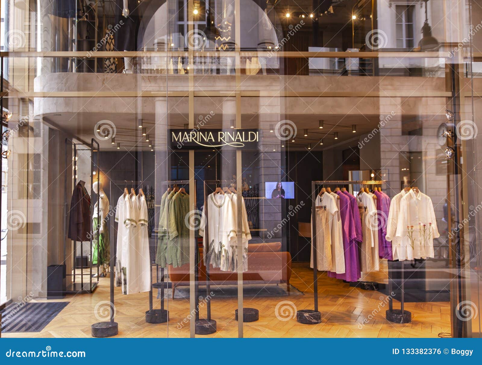 Боско ринальди. Marina Rinaldi Outlet Milan. Max Mara Fashion Group аутлеты в Италии.