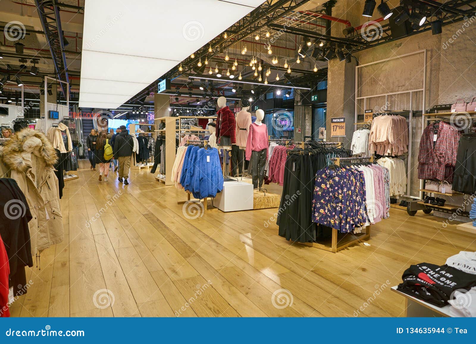 Bershka editorial stock image. Image of indoor, mall - 134635944