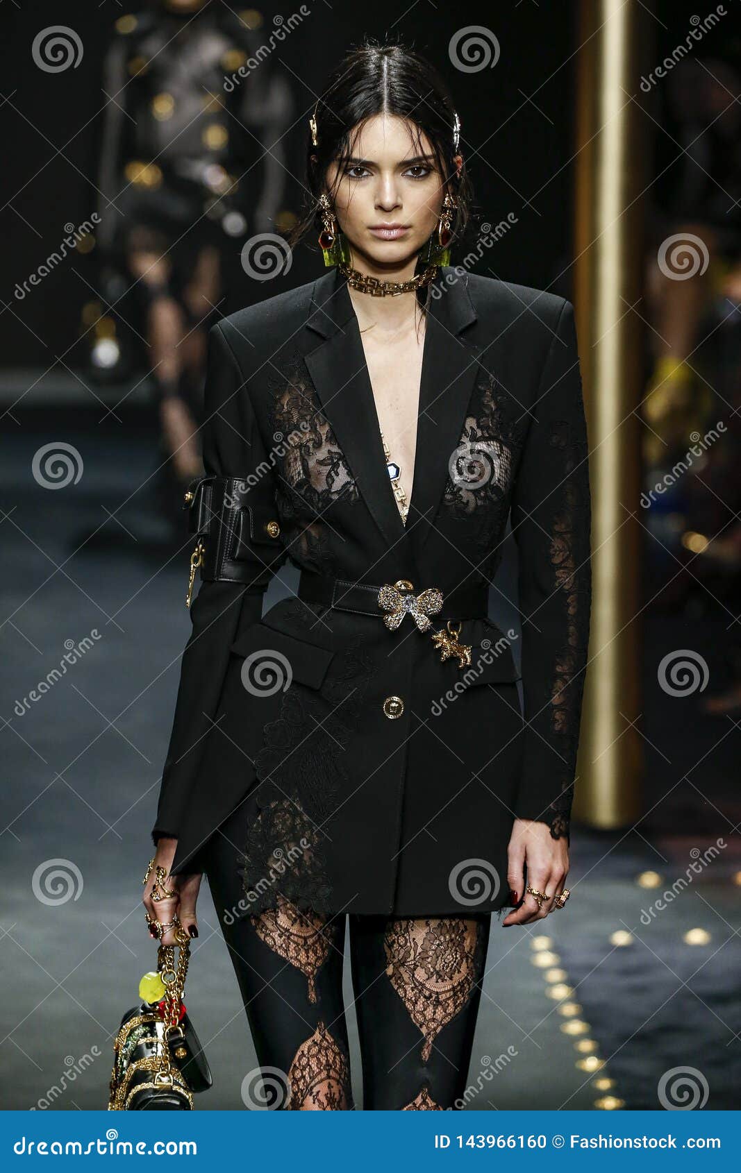 Kendall Jenner Walks the Runway at the Versace Show at Milan Fashion Week  Autumn/Winter 2019/20 Editorial Photo - Image of milan, outfit: 143966141