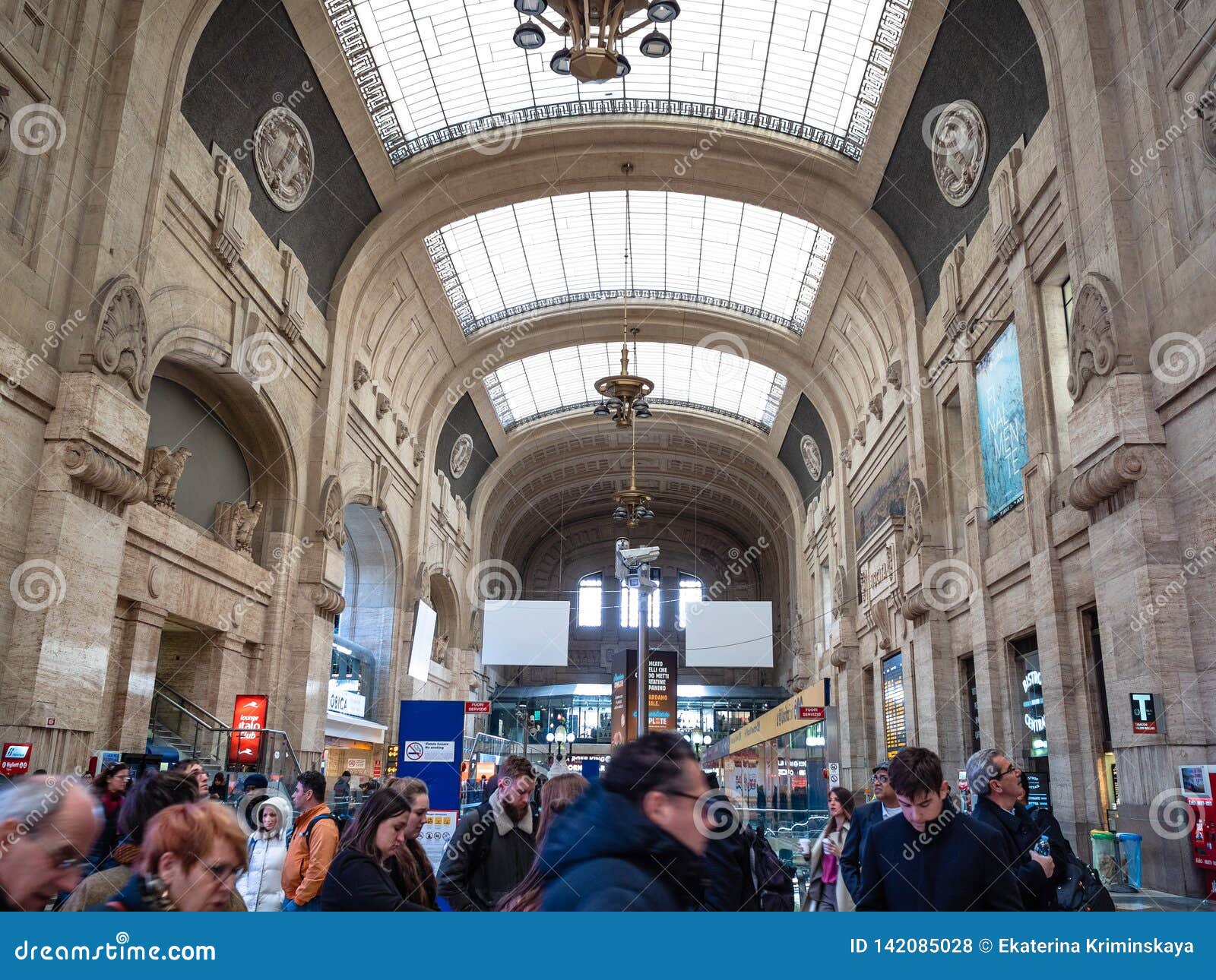 Inside Stazione Milano Centrale Railway Station Editorial Stock Photo ...