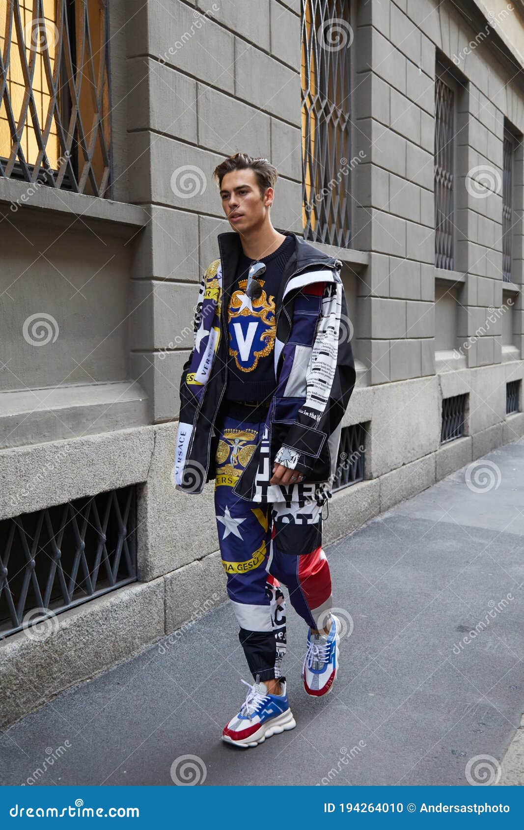 Total 90+ imagen versace outfits for men - Ecover.mx