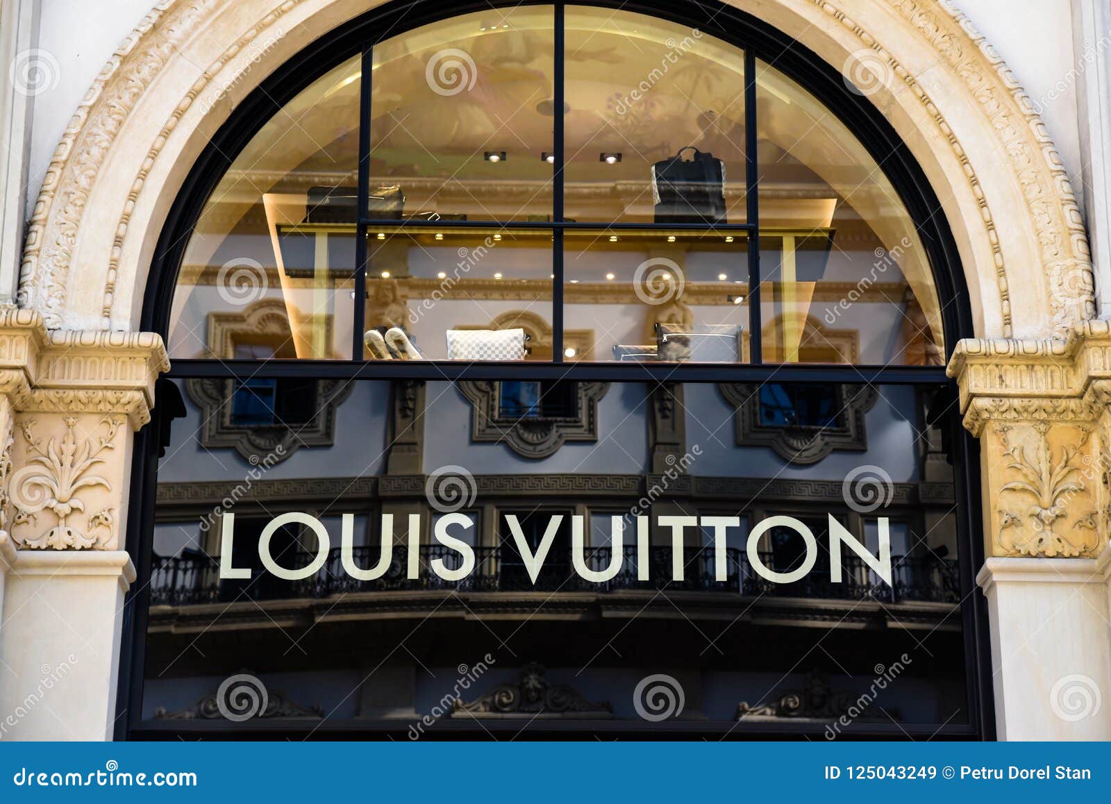 Louis Vuitton Milano Galleria V. Emanuele II Store in Milano, Italy