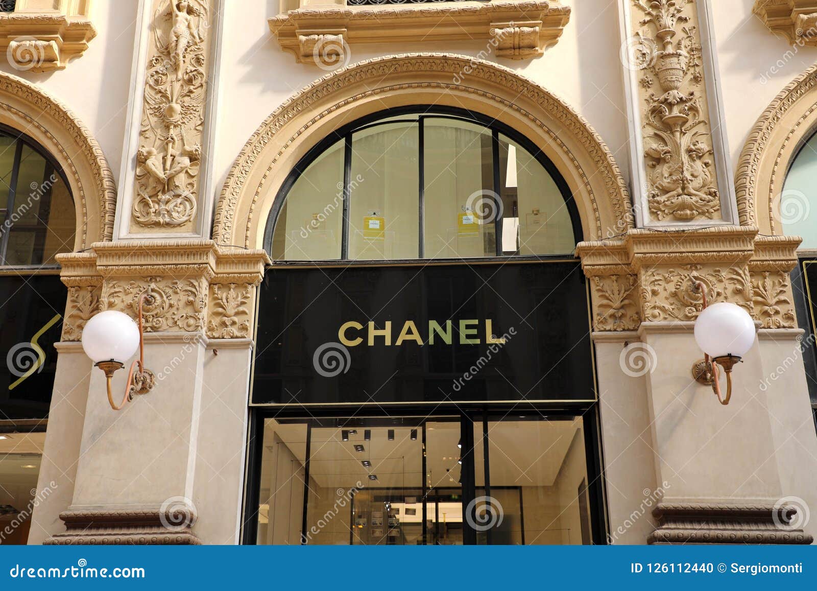 Chanel Fashion Luxury Store in Avenue Montaigne in Paris, France Editorial Stock  Image - Image of design, company: 144003294