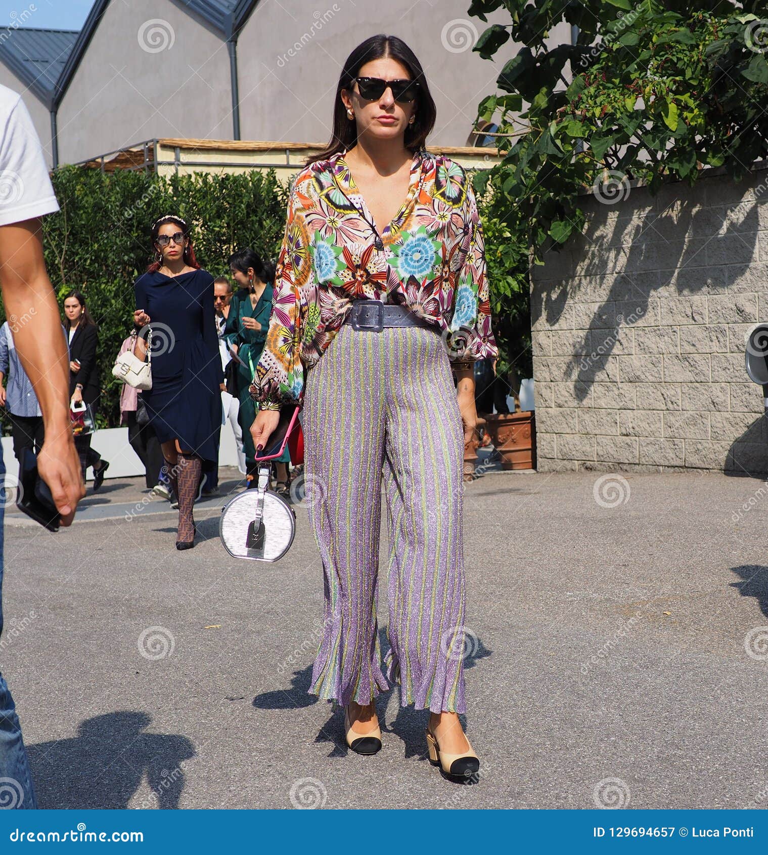 MILAN, Italy- SEPTEMBER 22: Fashion Blogger in Street Style Outfit  Editorial Photography - Image of mfw2018, blogger: 129694657