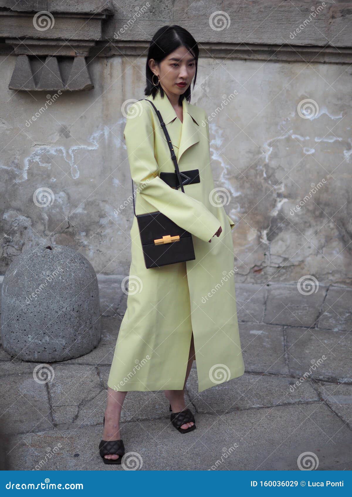 MILAN, Italy: 19 September 2019: Fashion Blogger Street Style Outfit ...